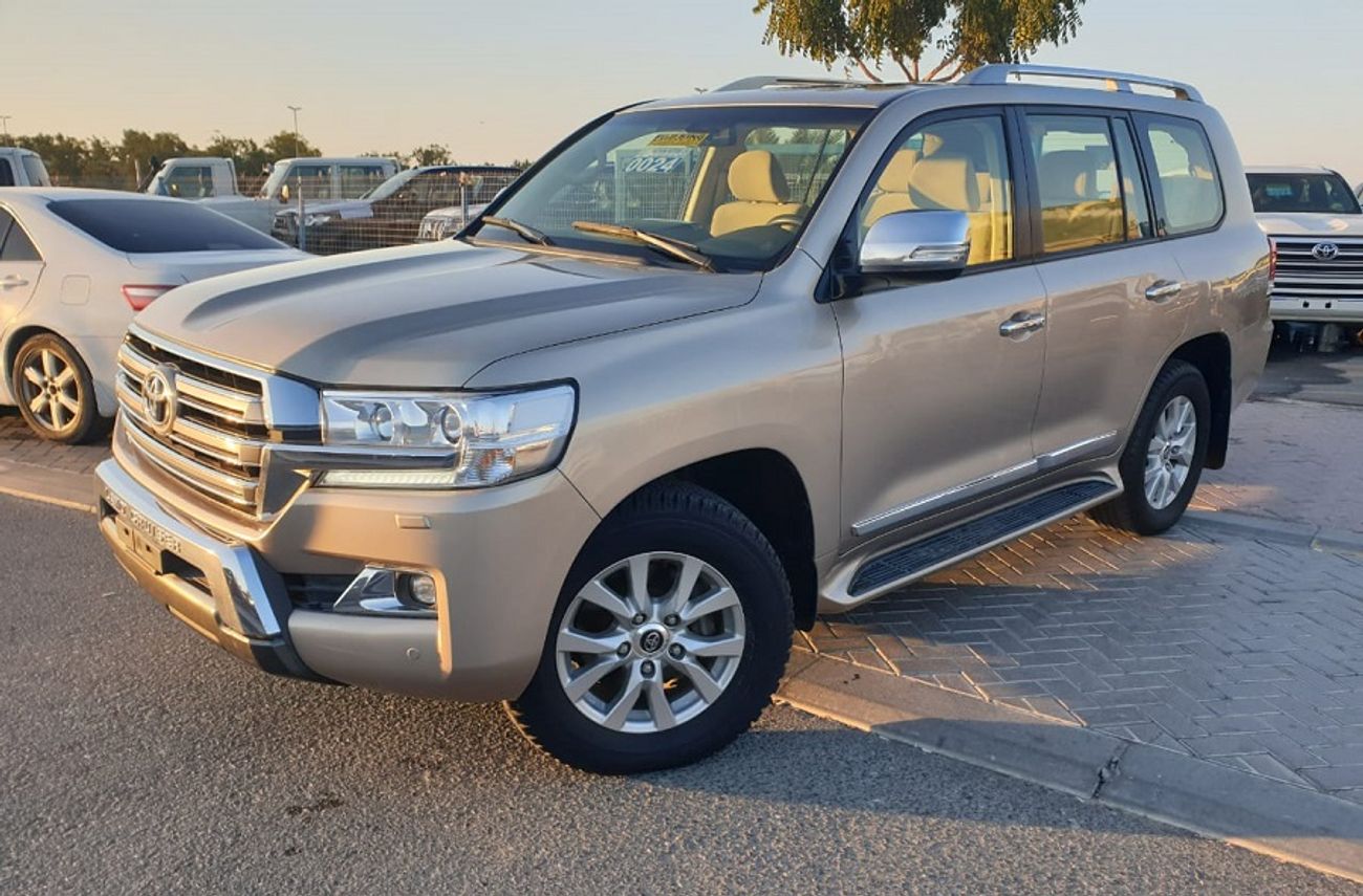 تويوتا لاند كروزر GXR - V6 - PETROL (FULL OPTION)