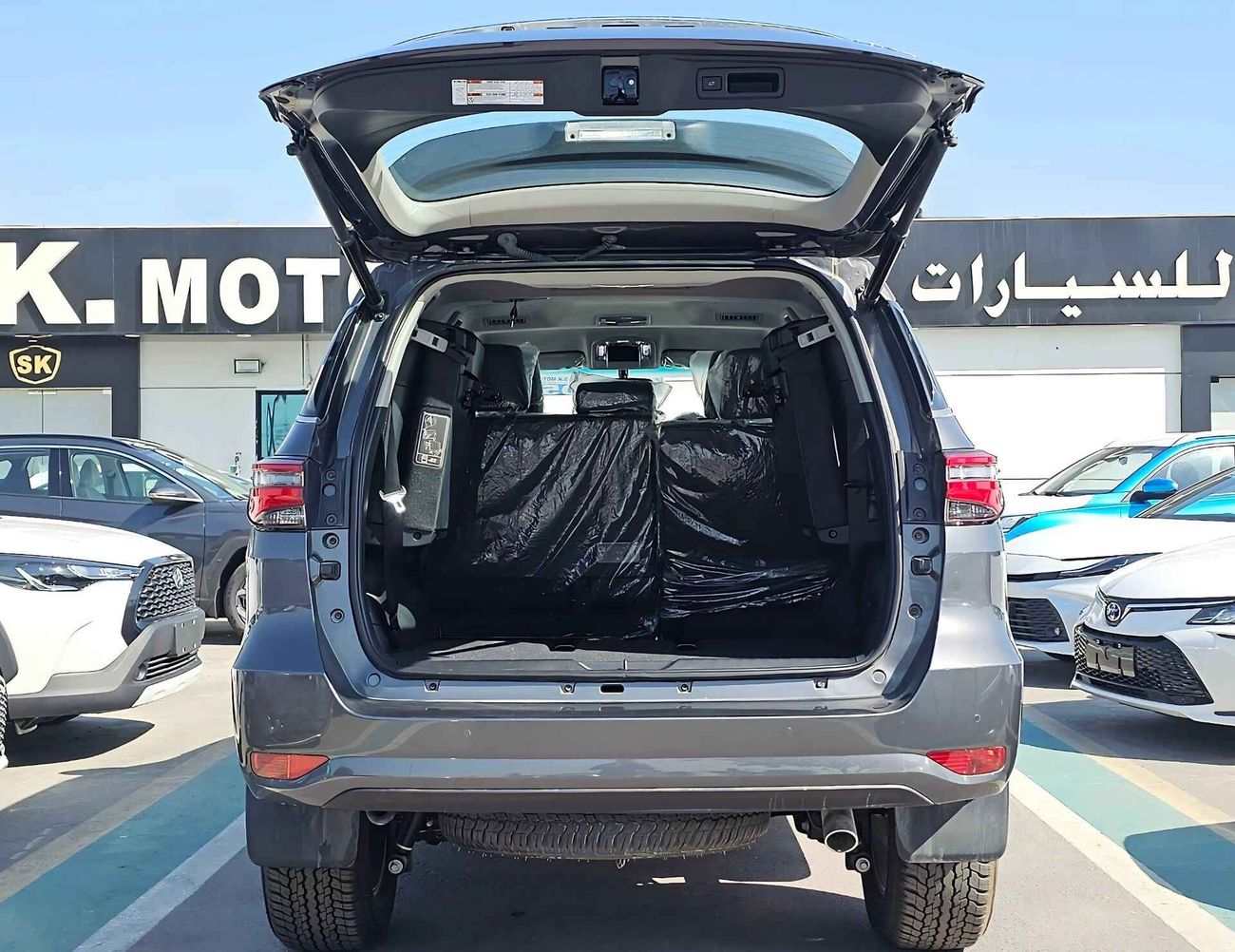 Toyota Fortuner SR5 /  4.0L V6 PETROL / WOOD TRIM / LEATHER SEATS / FULL OPTION (CODE # 69044)