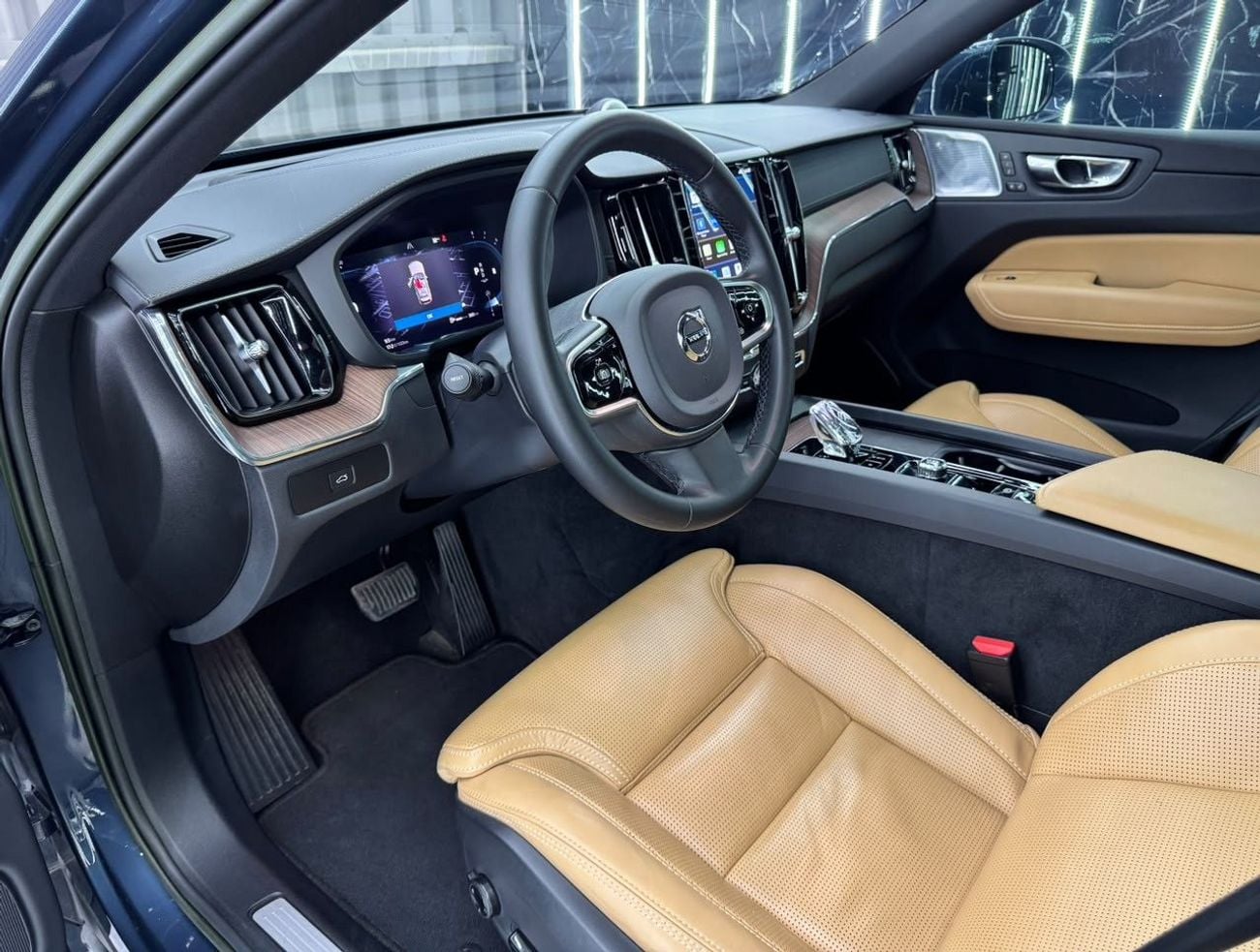 Volvo XC60 ULTIMATE BRIGHT VOLVO XC60 B5 AWD |GCC | Original paint | Al futtaim Warranty 2028