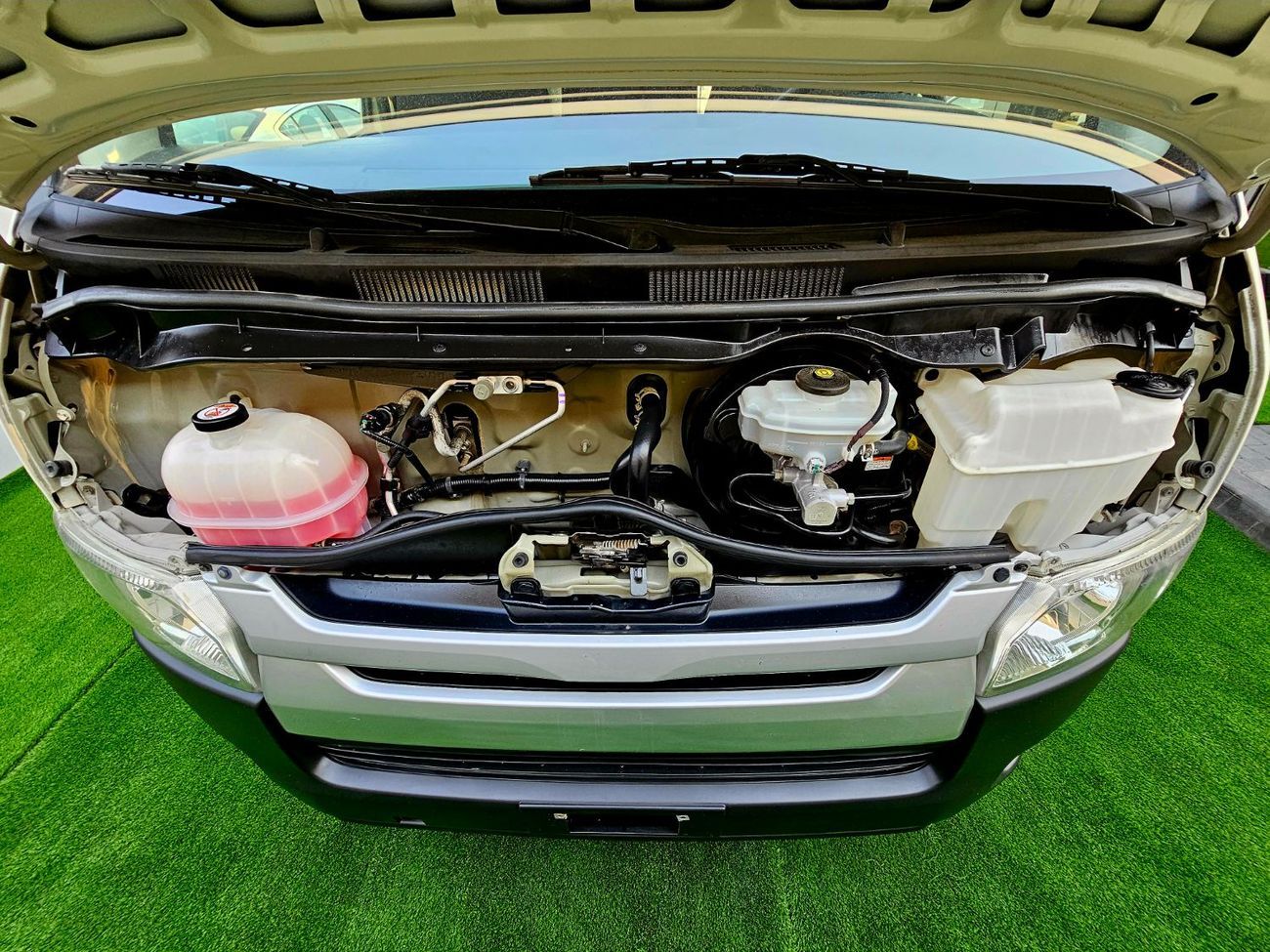 تويوتا هاياس CARGO / GCC / PETROL / MANUAL / STANDARD ROOF/ LOT#124282