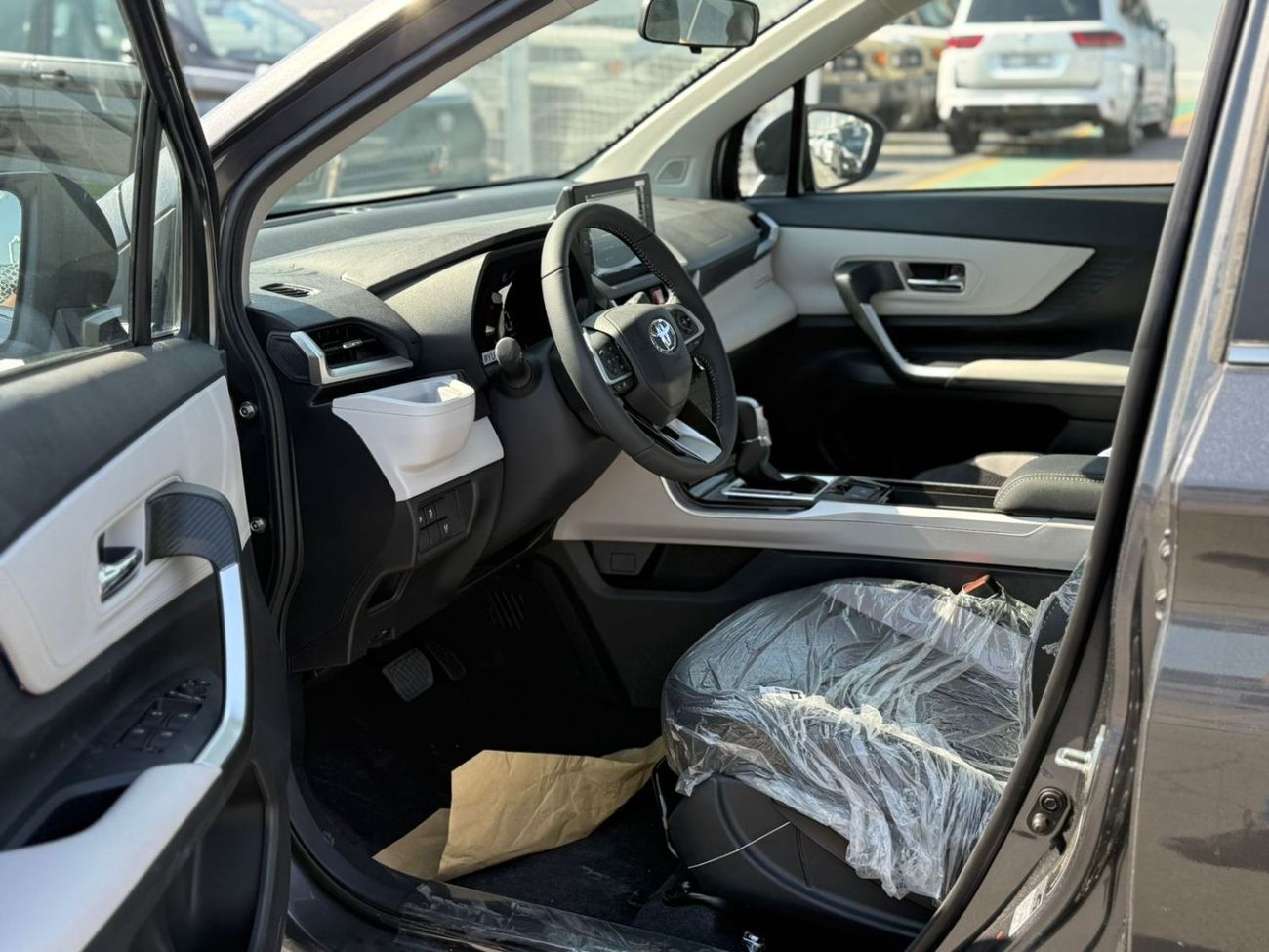 Toyota Veloz VELOZ - V Full Option 1.5L 4 Cylinders - 7 Seats 2025 Model