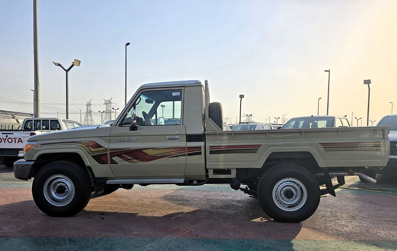 Toyota Land Cruiser Pick Up LX AC PWR OPT Toyota Land Cruiser PickUp S.C LX 4.0L M/T AWD Gcc Biege Color 2012 Model