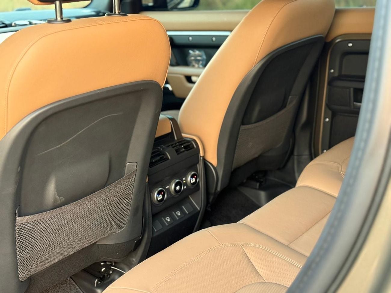 Land Rover Defender P400 110 X-Dynamic HSE 3.0L (5 Seater)