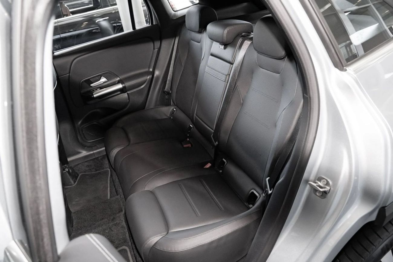 Mercedes-Benz GLA 200 MERCEDES BENZ GLA200 1.3L TURBO FULL OPTION MODEL 2025