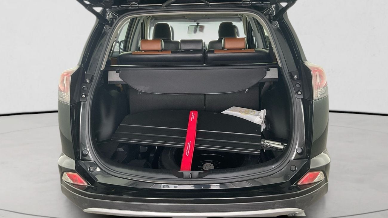 تويوتا راف ٤ 2.5 VXR 4WD NAV LHR AUTO | شامل الضمان | 0 ﺪﻔﻋﺓ ﺃﻮﻟﻯ