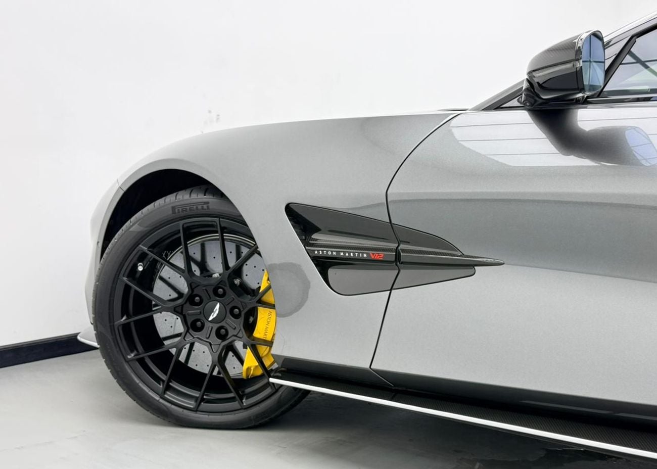 Aston Martin Vanquish STD 2025 Aston Martin Vanquish V12, 3 Years AM Warranty, 5 Years AM Service Pack, Low Km, GCC