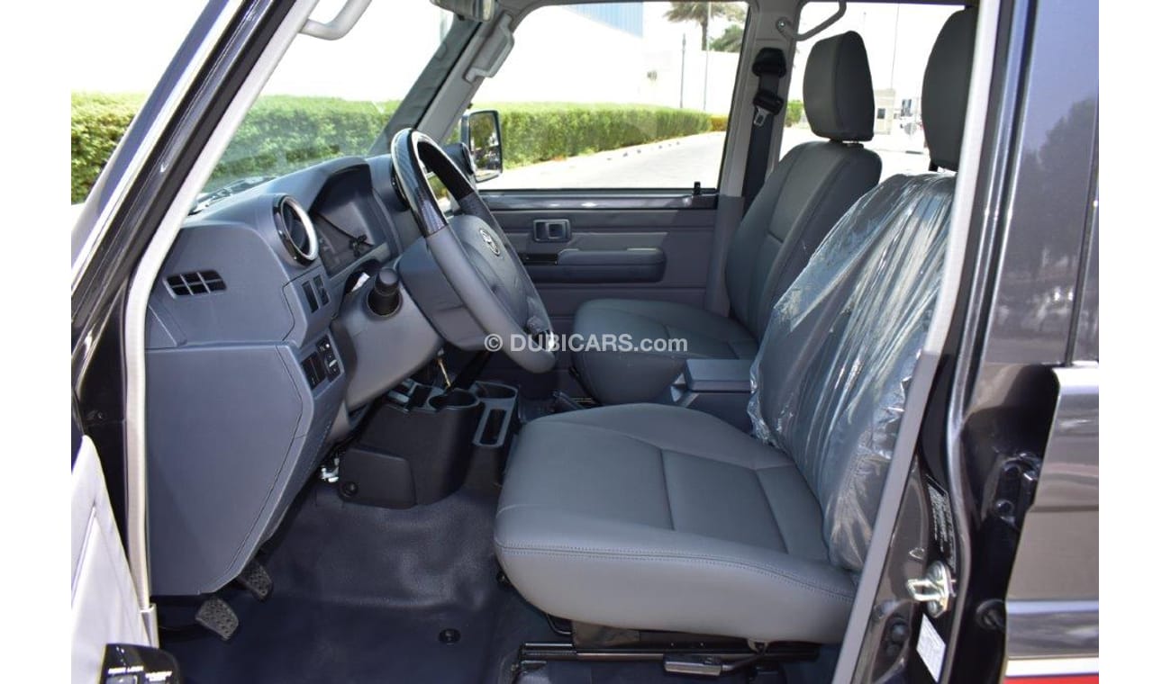 Toyota Land Cruiser Pick Up Double Cab Black Edition V8 4.5l 4wd Manual Transmission