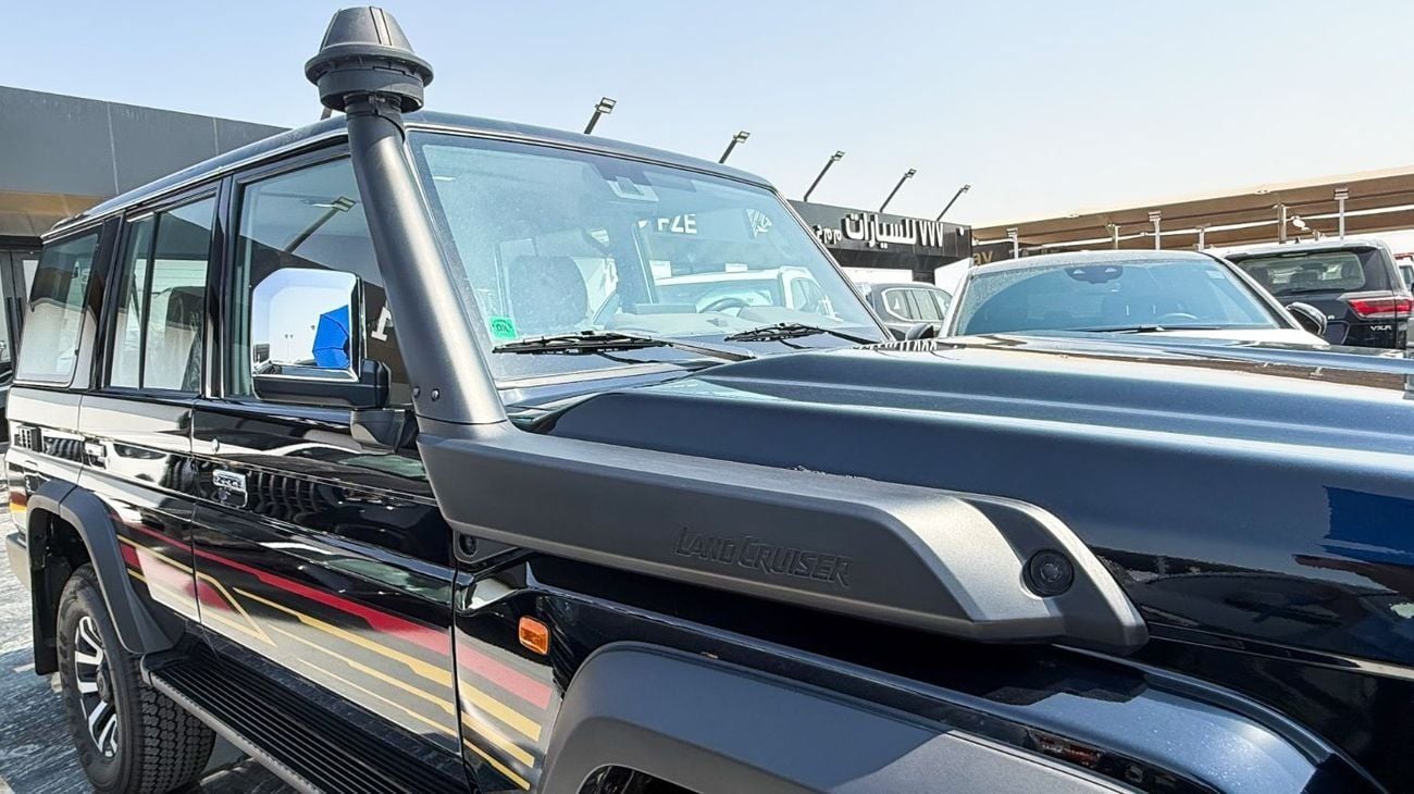 تويوتا لاند كروزر 70 TOYOTA LAND CRUISER HARD-TOP (70 SERIES) A/T 4.0L - 2025