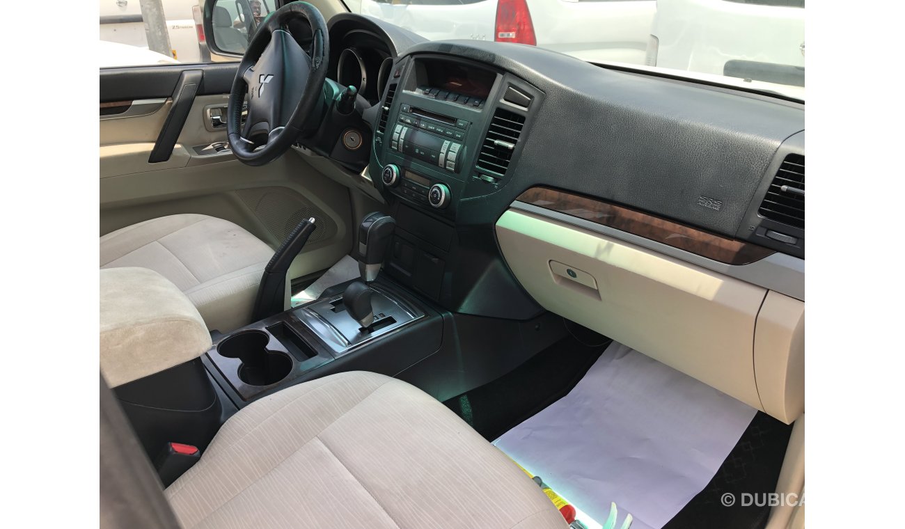 ميتسوبيشي باجيرو Mitsubishi Pajero Gls,Model:2010. Excellent condition