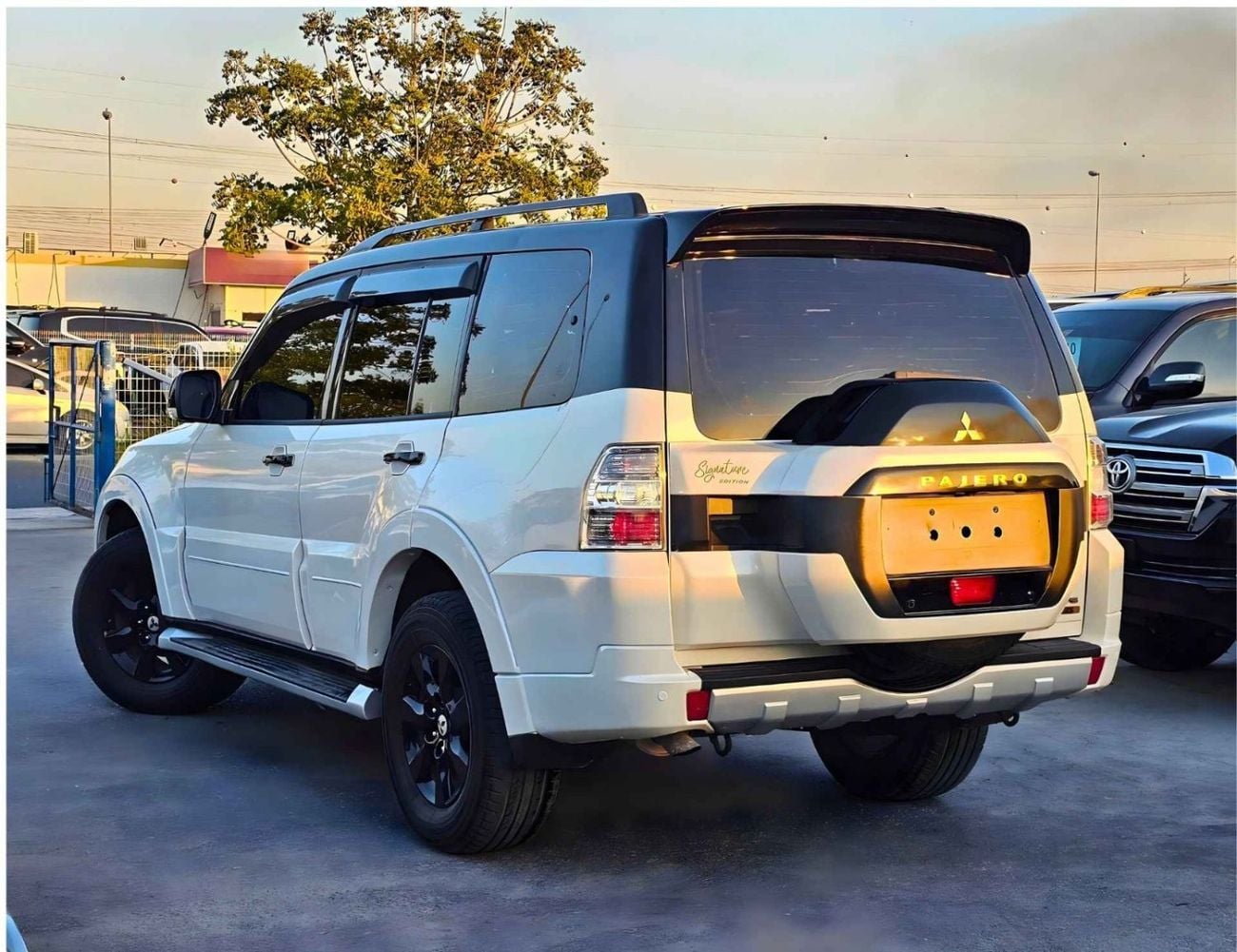 ميتسوبيشي باجيرو SIGNATURE EDITION / SUNROOF / LEATHER SEATS / BLACK EDITION RIMS