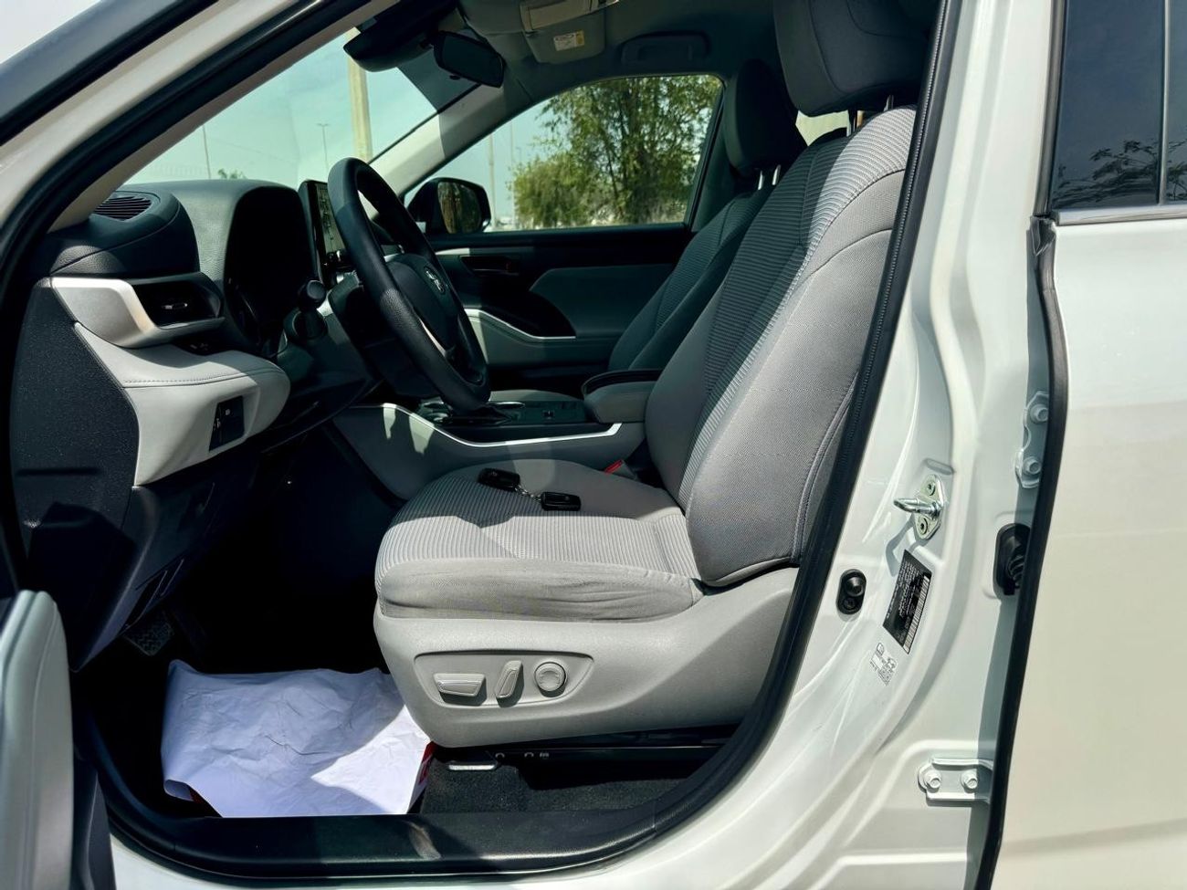 تويوتا هايلاندر LE HEV 2.5L 2022 HYBRID 2.5L GCC (1699/-MONTHLY)