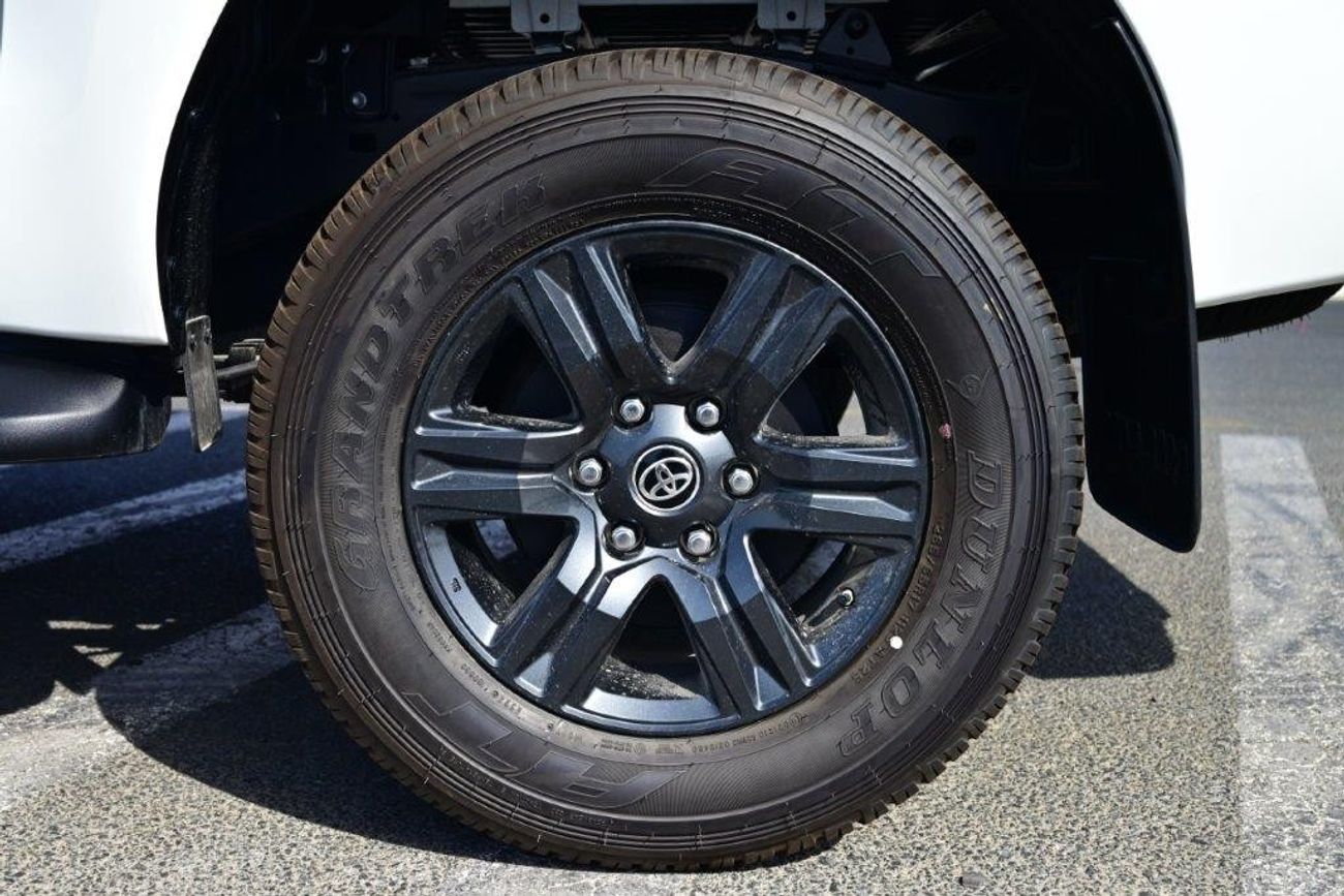 تويوتا هيلوكس DOUBLE CAB SR5 2.7L PETROL AT