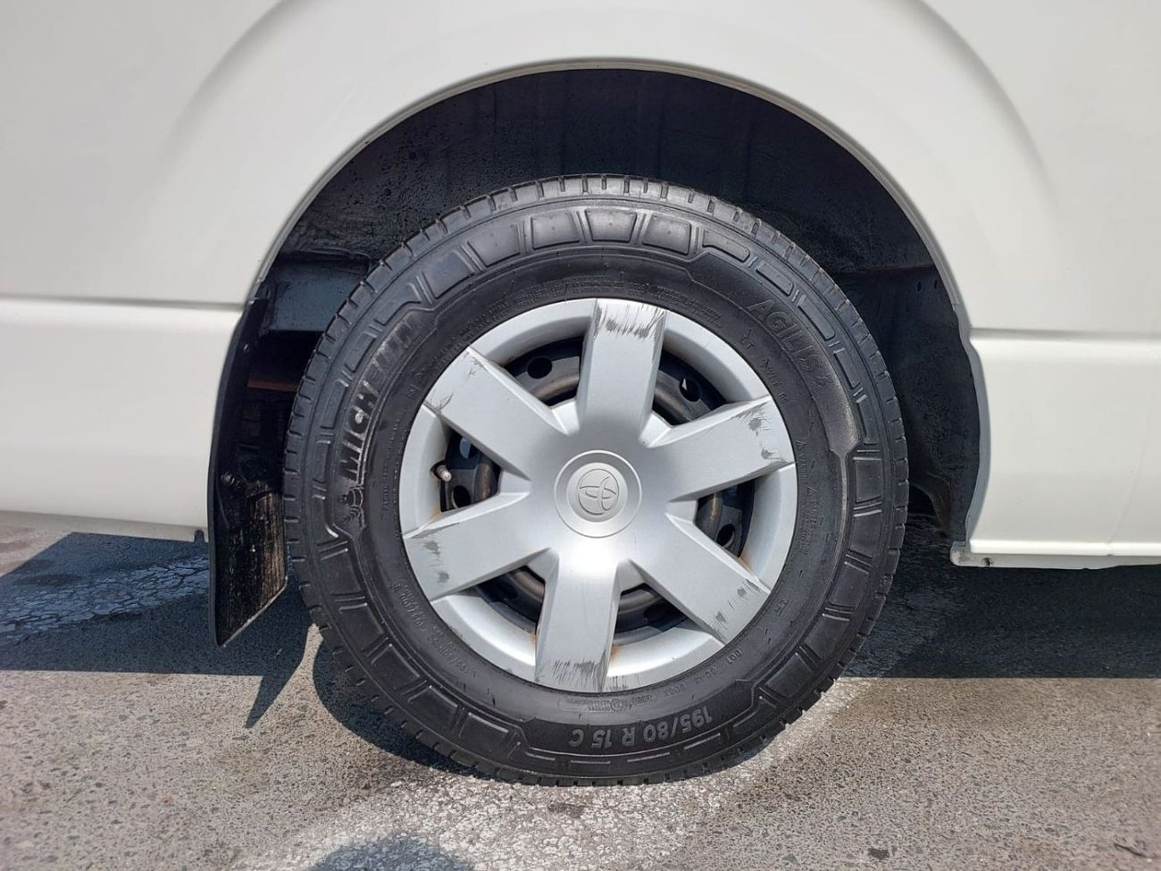 تويوتا هاياس TOYOTA HIACE COMMUTER VAN RHD 2015 MODEL 3.0 L DIESEL AUTOMATIC(PM26086)