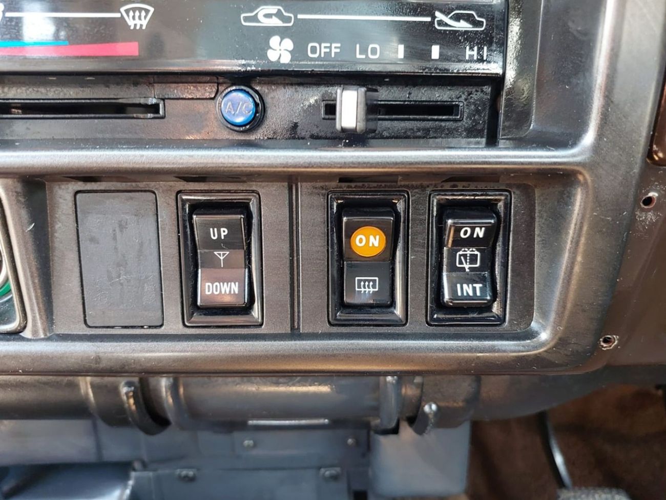 تويوتا لاند كروزر TOYOTA LAND CRUISER SUV RHD 1988 MODEL 4.0 L DIESEL MANUAL(PM10351)