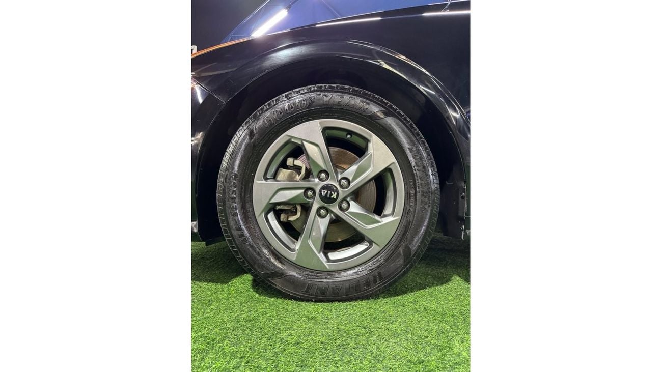 كيا K5 كيا K5 2021 بمحرك سعة 1.6 تيربو السيارة بحالة ممتازة قليلة الأضرار