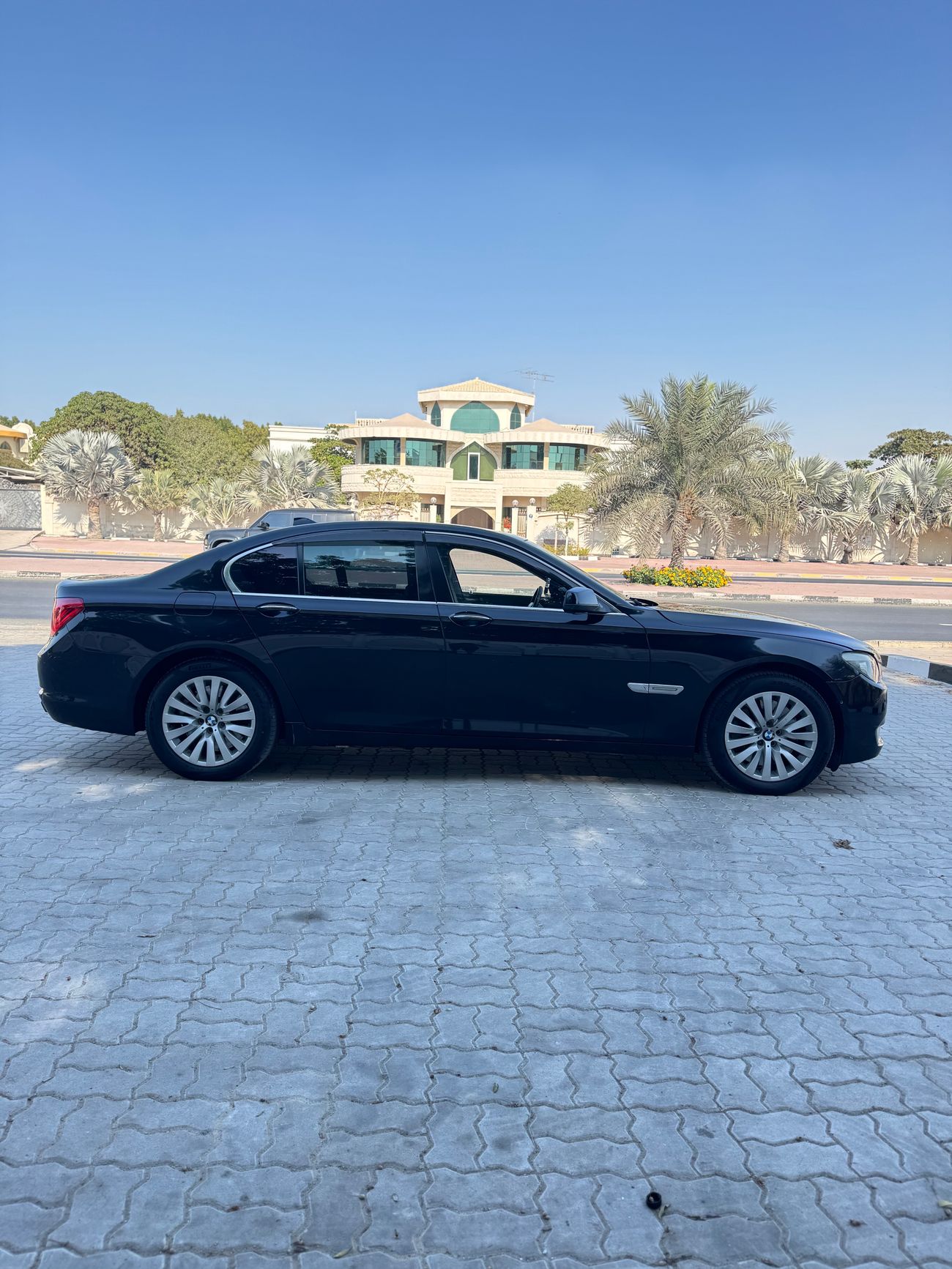 BMW 750i