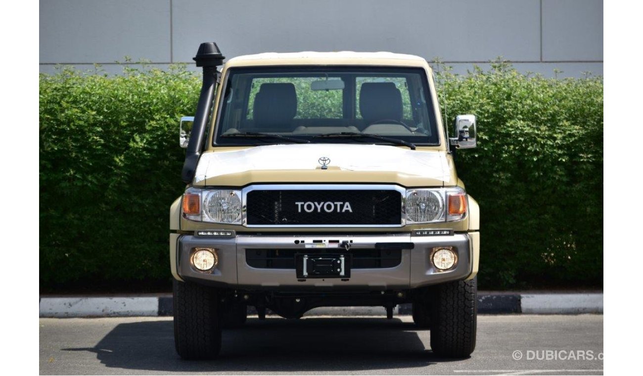 Toyota Land Cruiser Hard Top 76   DLX V6 4.0L PETROL 5 SEAT MT