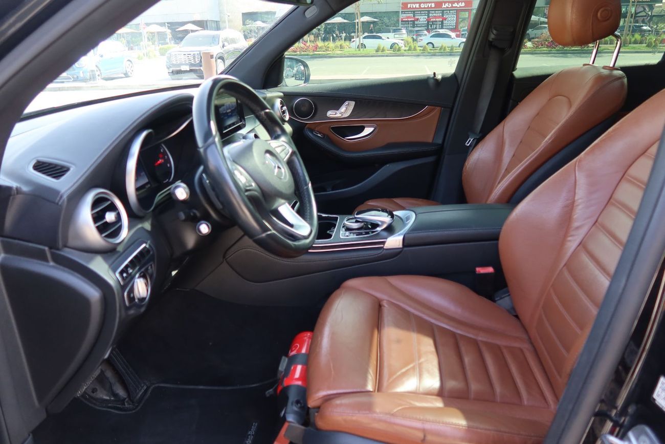 مرسيدس بنز GLC 250 4MATIC 2.0L