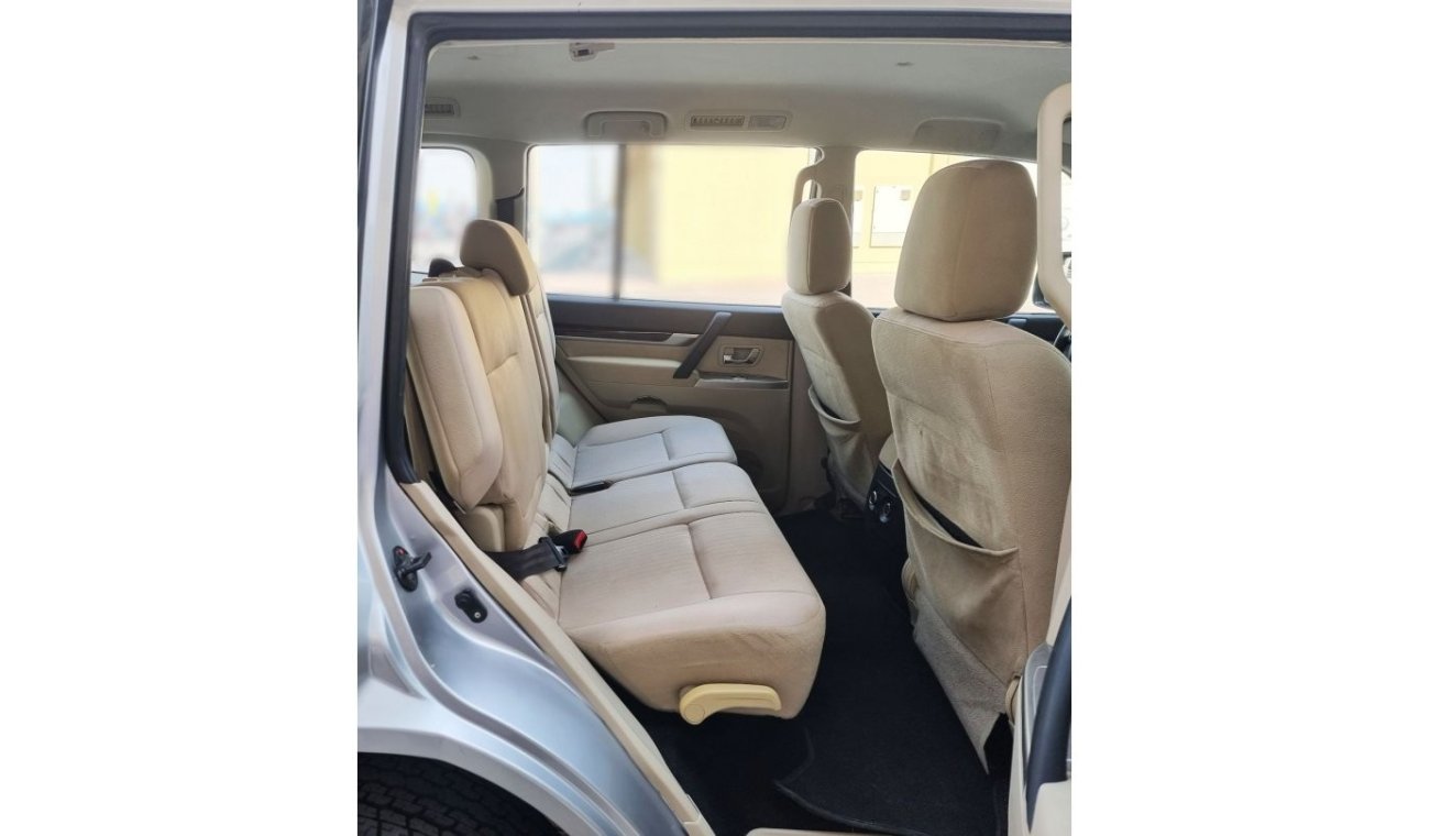 Mitsubishi Pajero 2012-GCC-EXCELLENT CONDITION