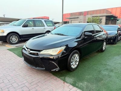 تويوتا كامري LE استخدام نظيف مفتاحين