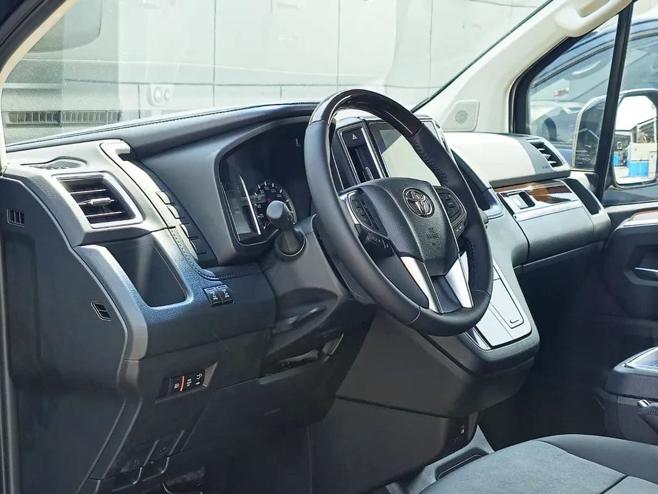 تويوتا جرافينا Premium GCC Specs | Brand Luxury 6-Seater
