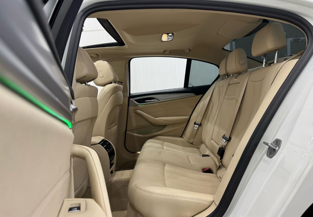 بي أم دبليو 520i Std 2.0L 2020 BMW 520i Executive, 2025 BMW Warranty + Service Pack, Excellent Condition, GCC