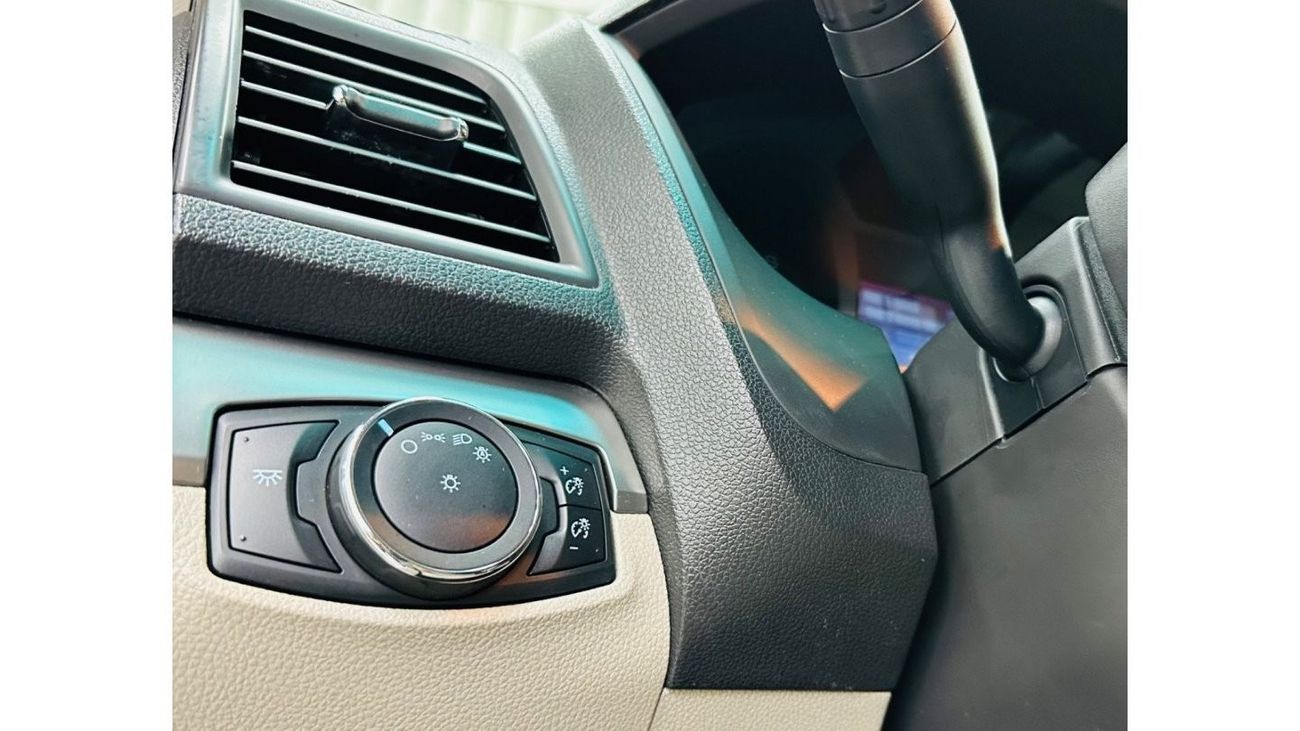 Ford Explorer XLT 4WD .. Original Paint .. Perfect Condition .. GCC .. V6