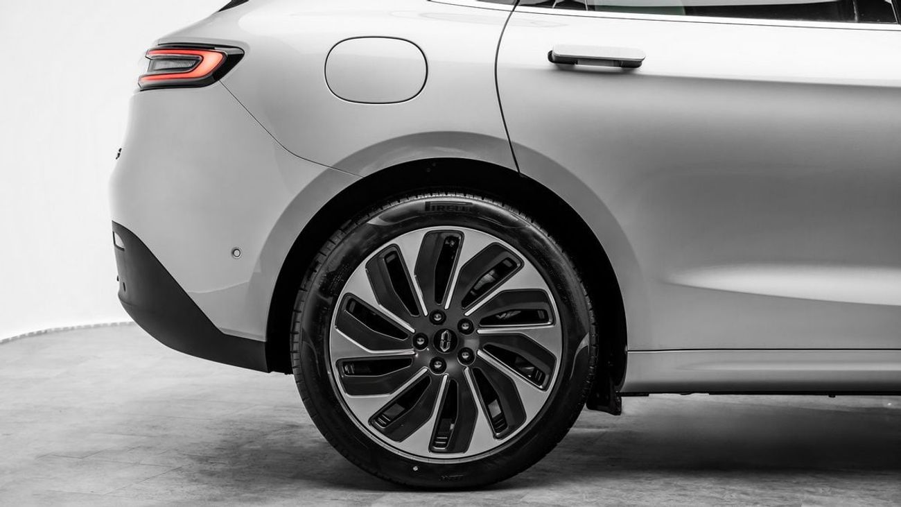 Aito 5 - 2023 - Chinese Specs