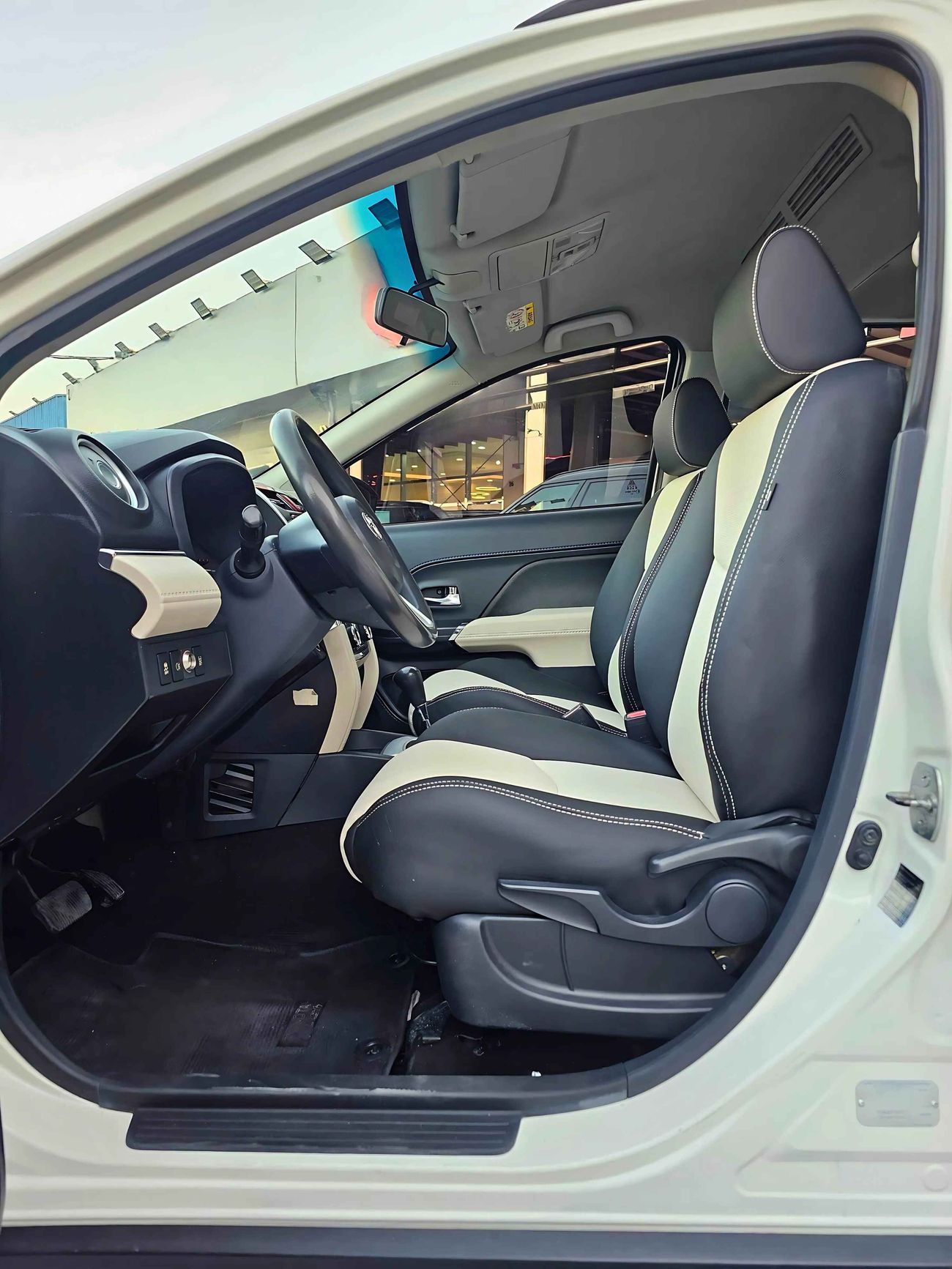 تويوتا راش /1.5L V4/ 7 SEATER/ LEATHER SEATS / EXPORT ONLY / LOT#009785