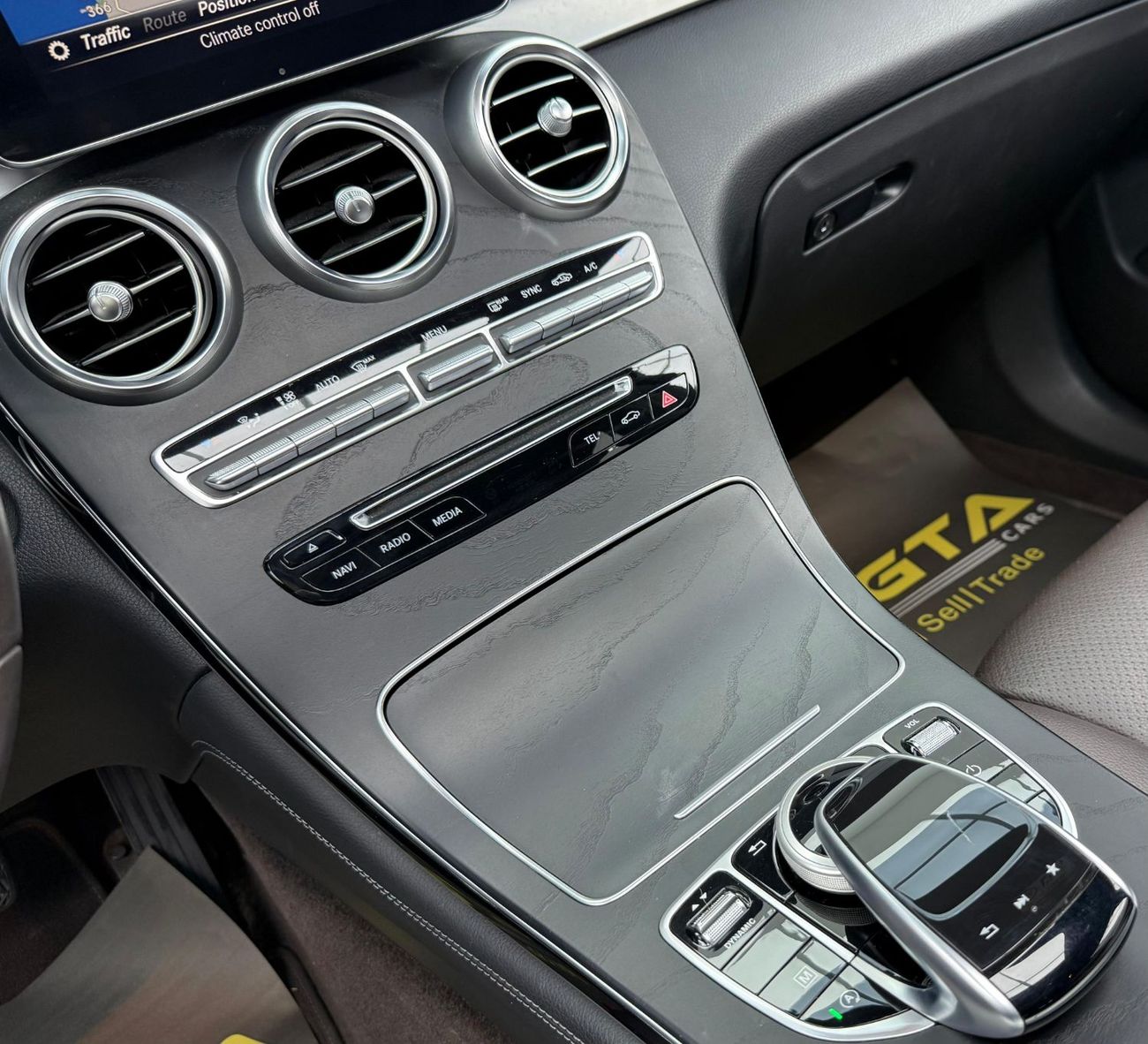 Mercedes-Benz GLC 250 4MATIC 2.0L 2019 Mercedes-Benz GLC 250 4MATIC, 1 Year Warranty, Service History, GCC