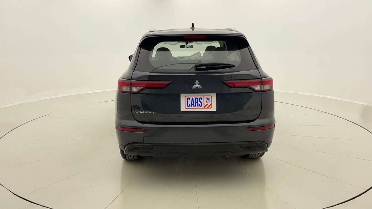 ميتسوبيشي آوتلاندر MIDLINE WITH SUNROOF 2.5 | بدون دفعة مقدمة | اختبار القيادة في المنزل