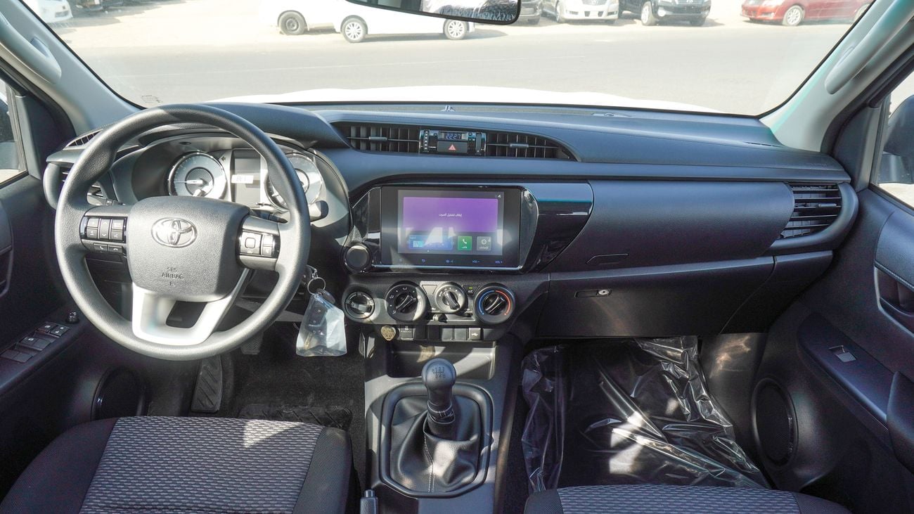 تويوتا هيلوكس 2.4L Diesel 4WD M/T