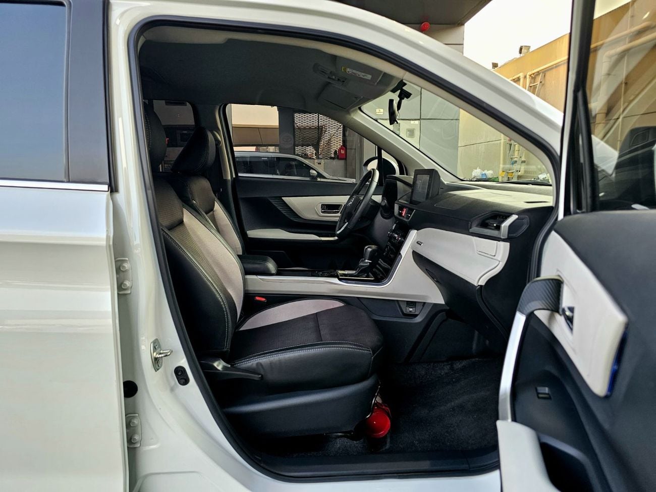 Toyota Veloz GX VELOZ / GCC / ORIGINAL PAINT / SERVICE HISTORY / LOW MILEAGE