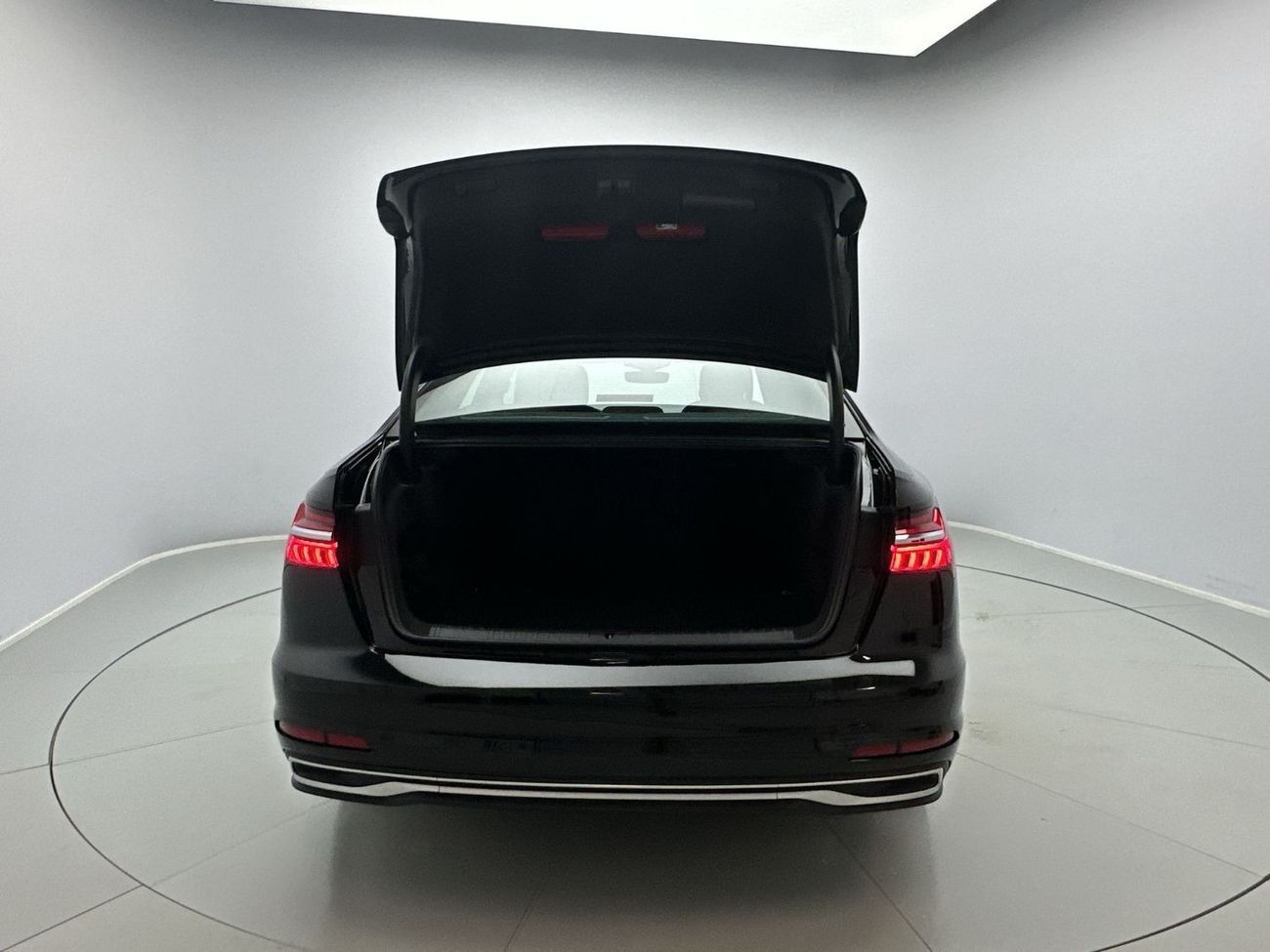 Audi A6 40 TFSI ADVANCED 40 TFSI (190 HP) A6 Sedan Advanced 40 TFSI 190hp Progress (Ref# 064555)