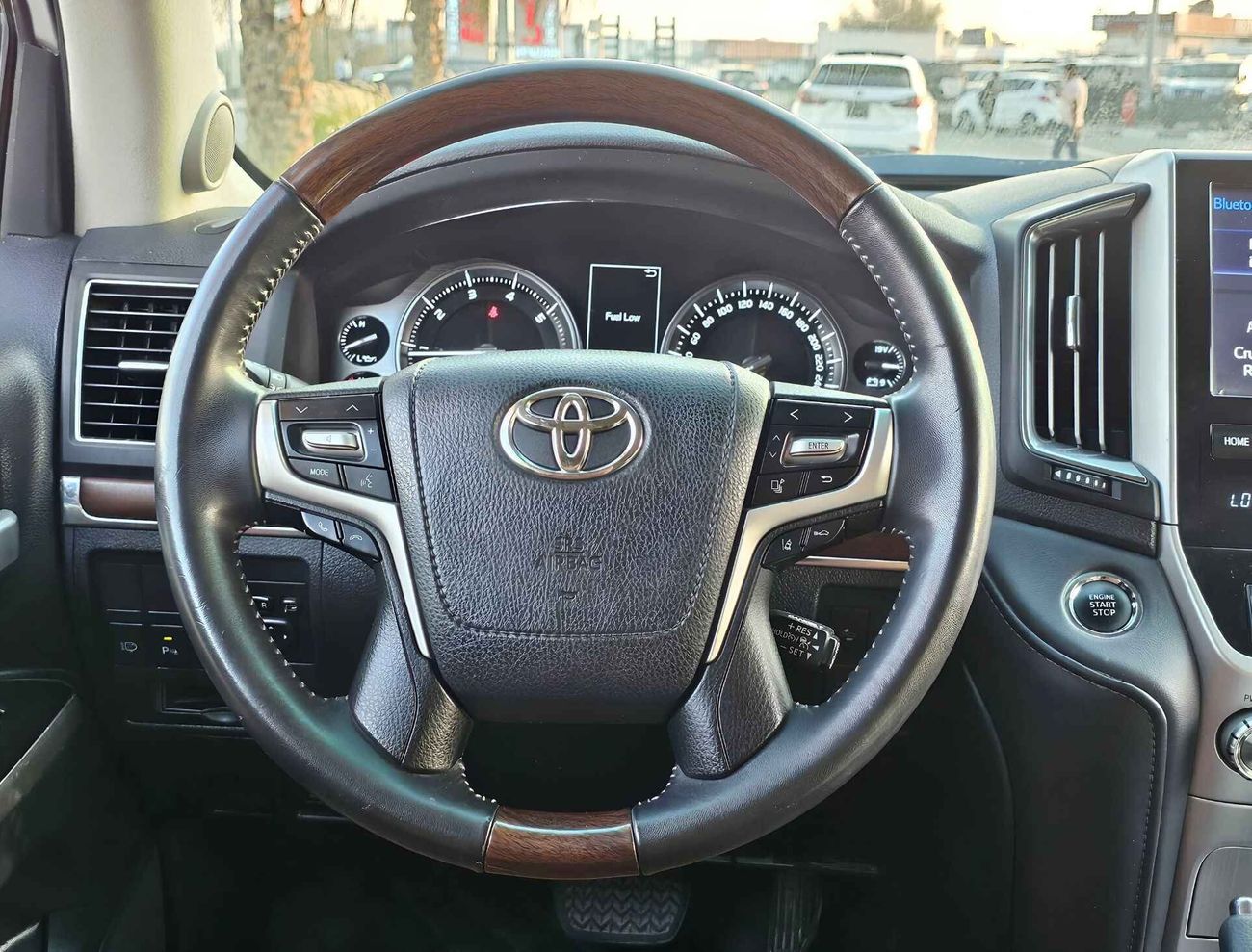 Toyota Land Cruiser VXR 5.7 V8/ ORG SHAPE/ HYUDRAULIC/ FULL OPTION/ LOT# 55502