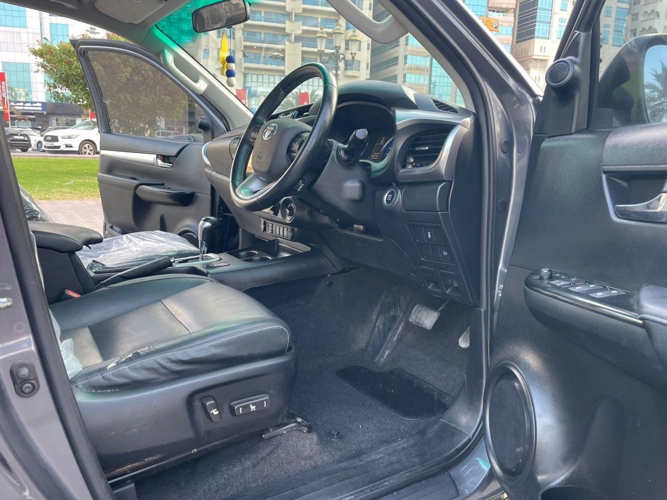 تويوتا هيلوكس SR5 FULL OPTION EXPORT FROM AUSTRALIA