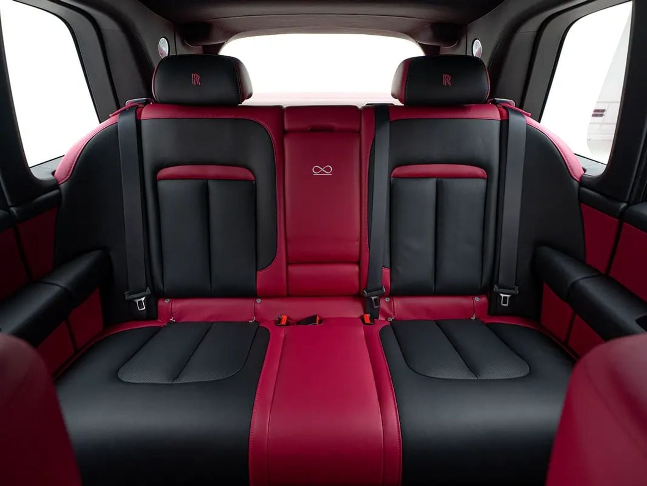 أودي RS2 Black Badge | Brand | Bespoke Interior