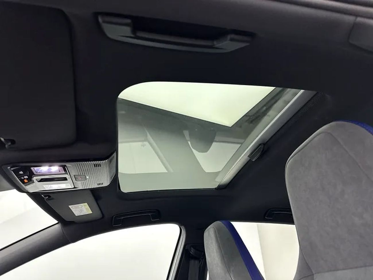 Volkswagen Golf R R 2.0L Fabric Seats with Sunroof