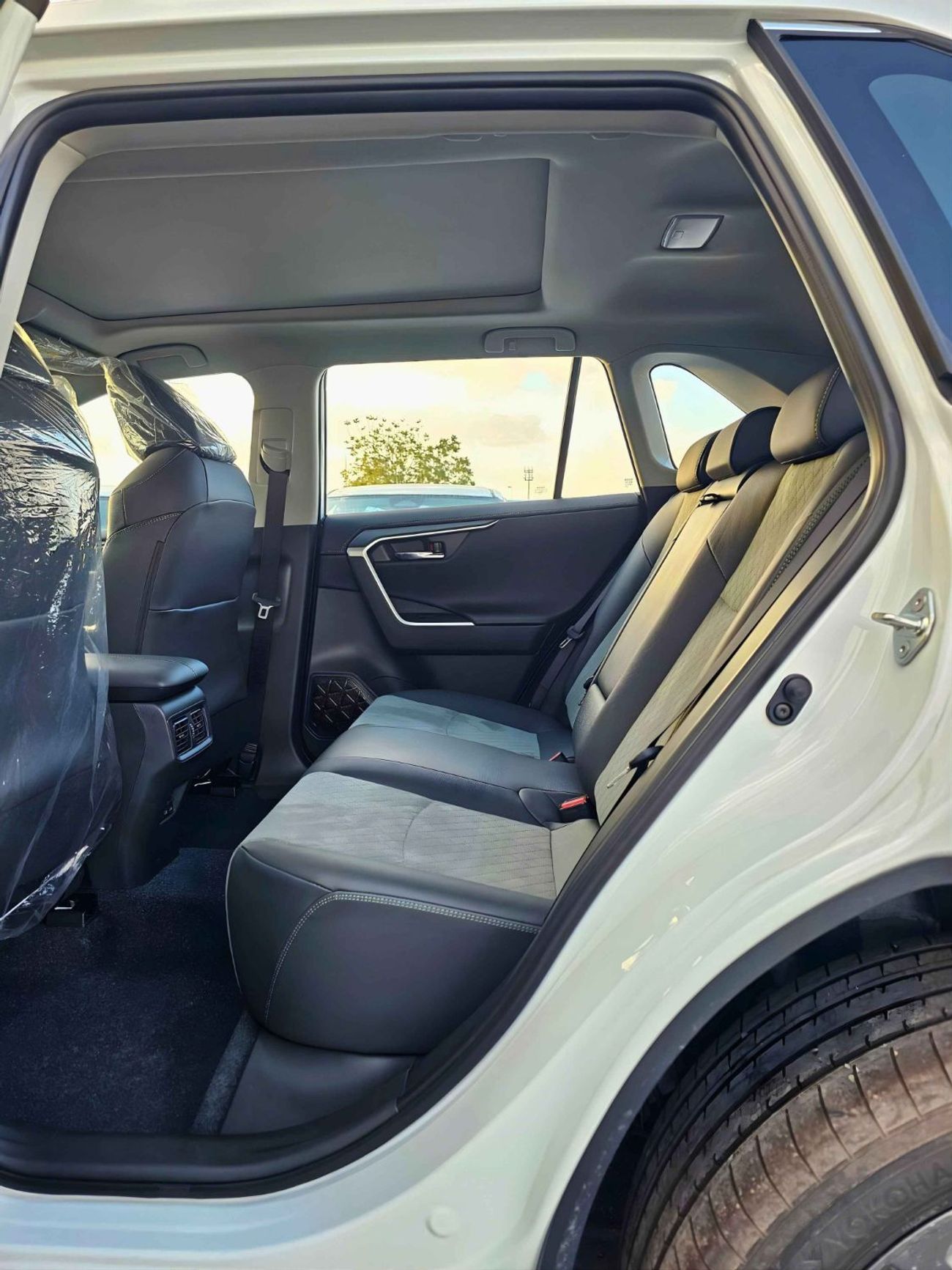 تويوتا راف ٤ ADVENTURE CVT FLAGHSIP / 2.0L PETROL AWD / RADAR, PANORAMIC ROOF, LEATHER WITH POWER SEAT (CODE # RA