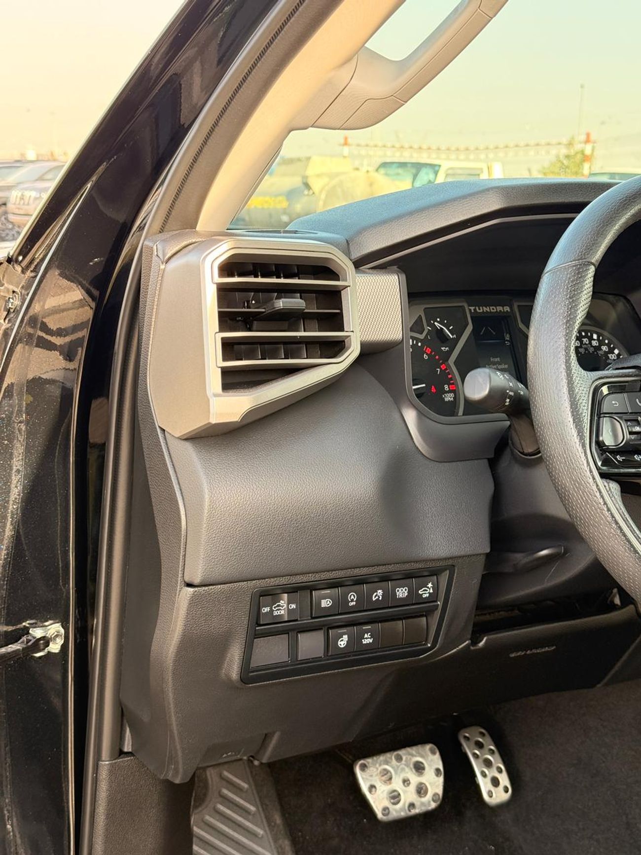 Toyota Tundra Limited Crewmax | Panoramic | 360 Camera ,Radar  leather seats Full option