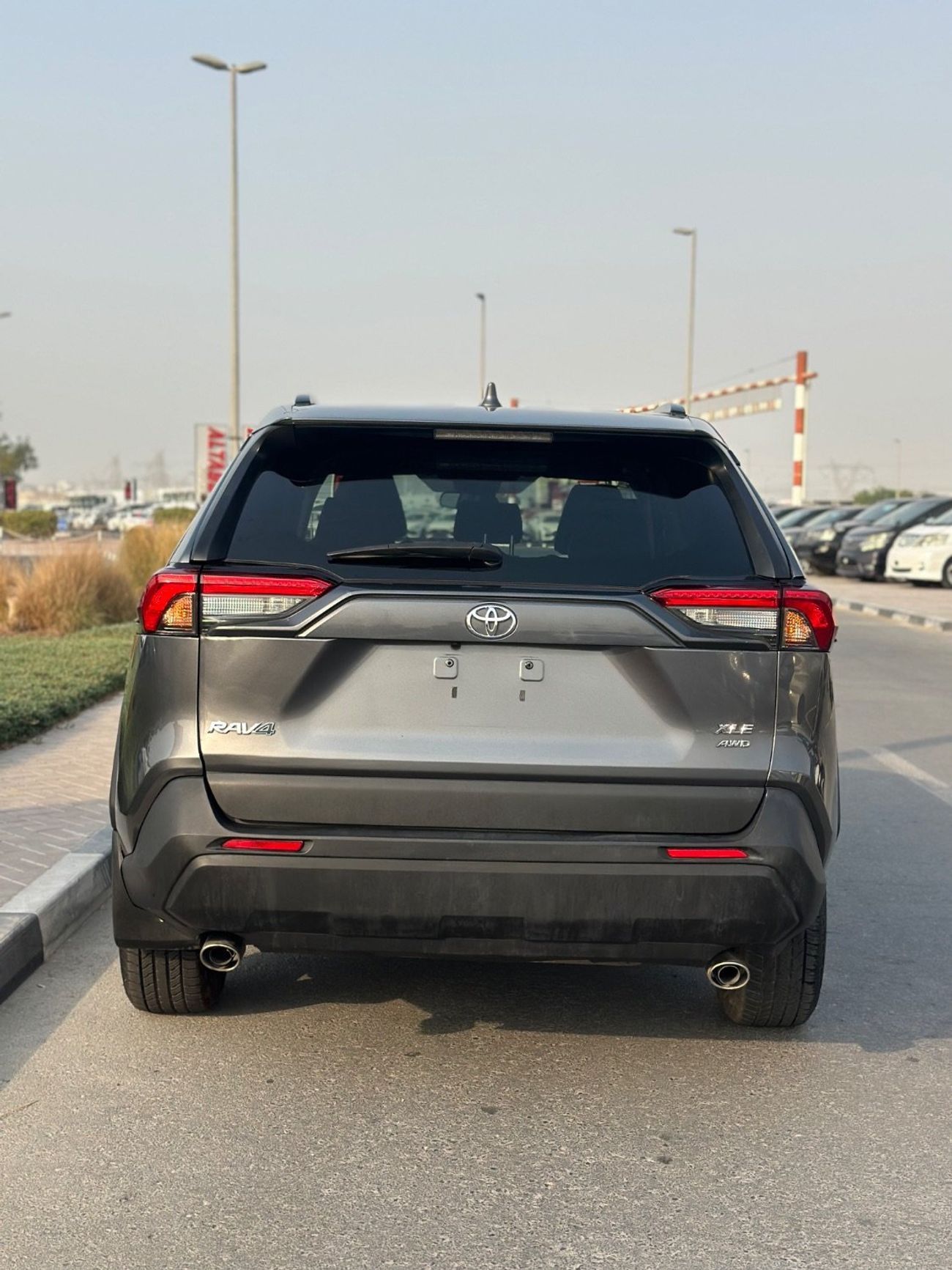 Toyota RAV4 XLE 4WD push start,leather seats 2021