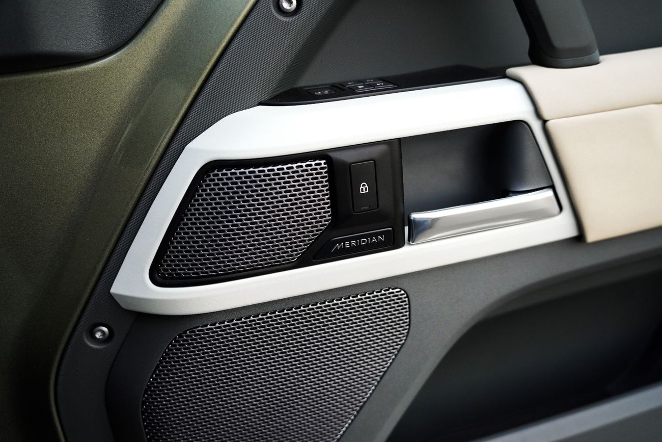 Land Rover Defender P400 110 X-Dynamic SE 3.0L (5 Seater)