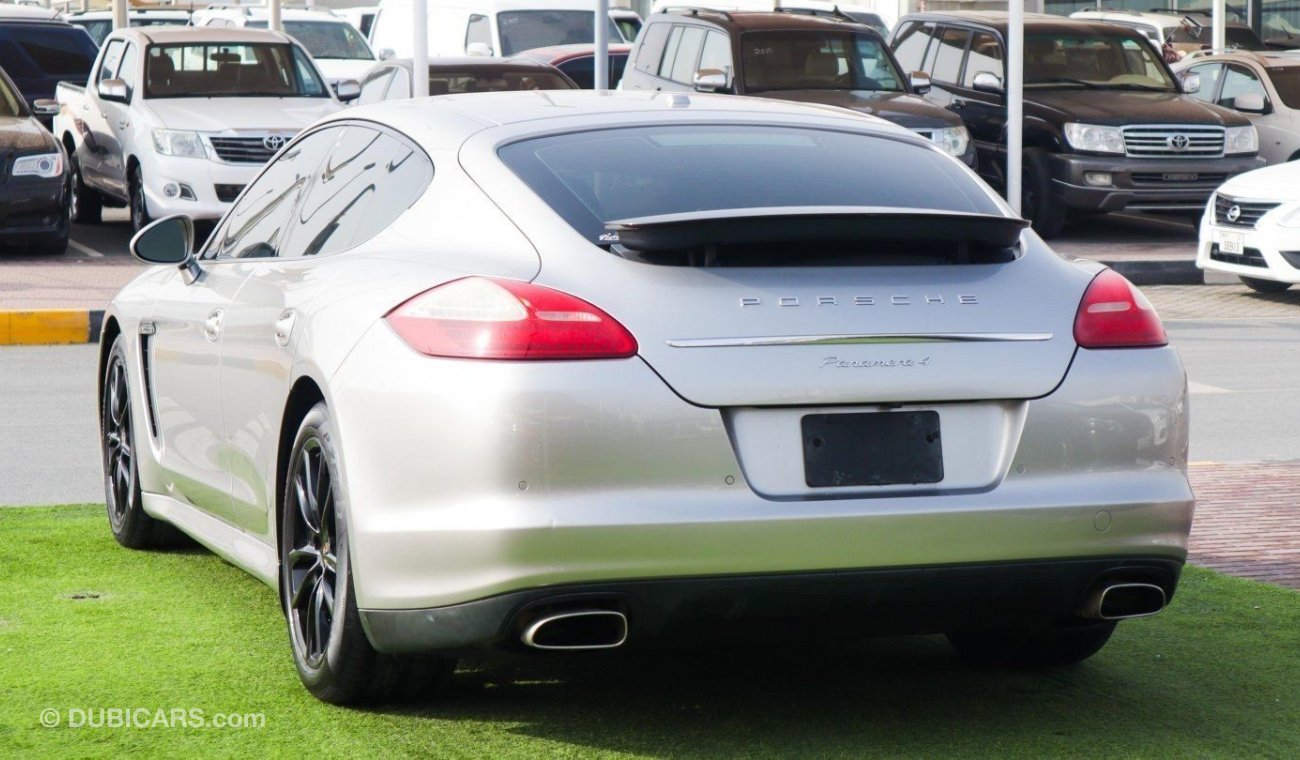 Porsche Panamera 4