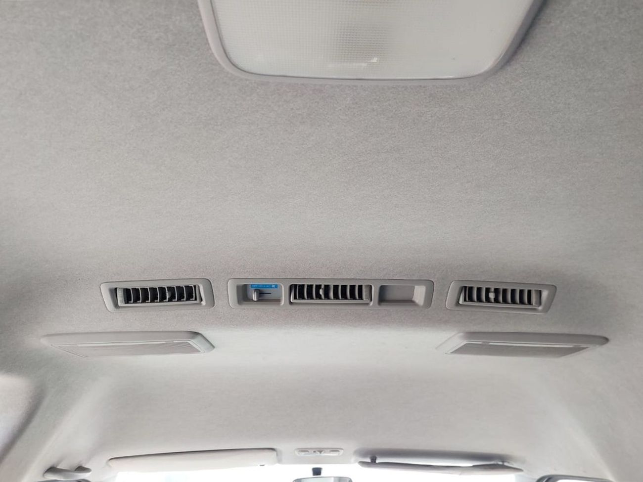 Toyota Hiace TOYOTA HIACE COMMUTER VAN RHD 2015 MODEL 2.7 L PETROL AUTOMATIC(PM07411)