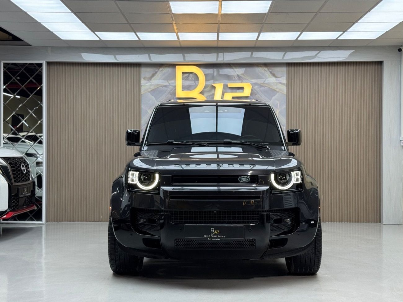 Land Rover Defender P300 90 SE 2.0L (5 Seater)