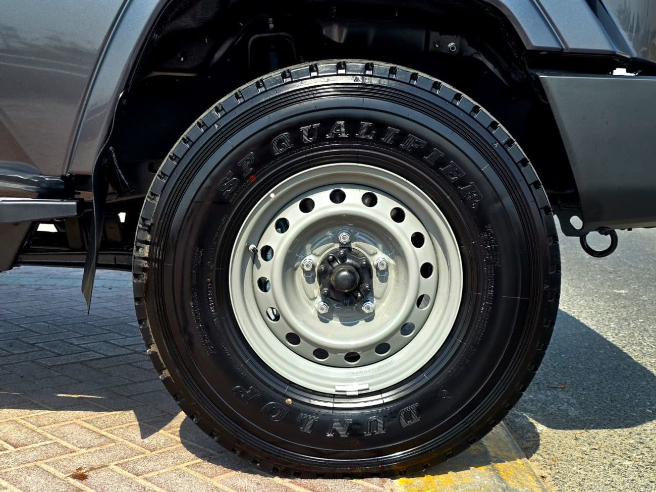 Toyota Land Cruiser LC79 DC PETROL 4.0 AT - DIFF LOCK - STD - 2025 MODEL - GRAY INSIDE GRAY - GCC SPECS