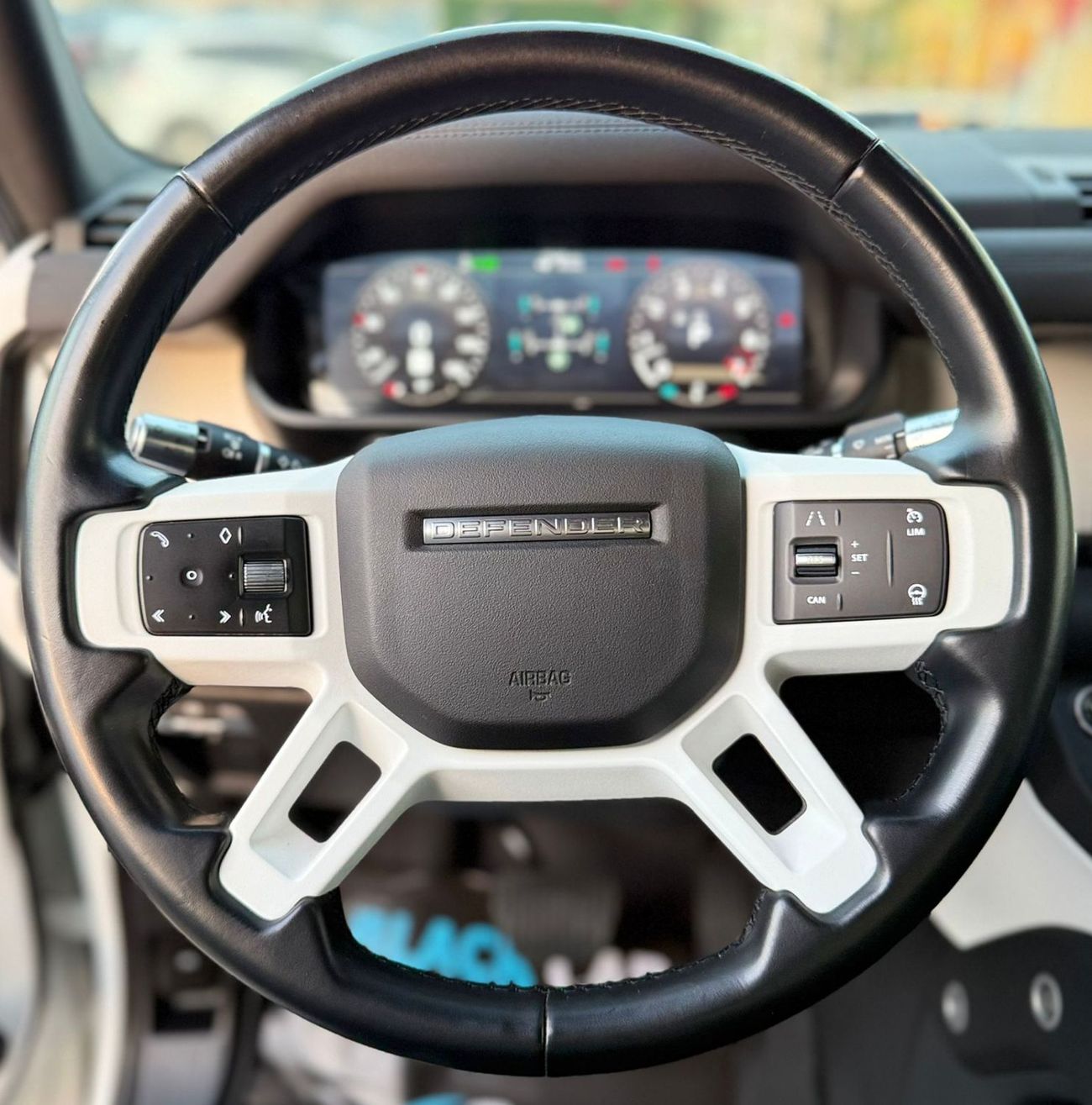 لاند روفر ديفندر 90 X-Dynamic HSE P400 3.0L