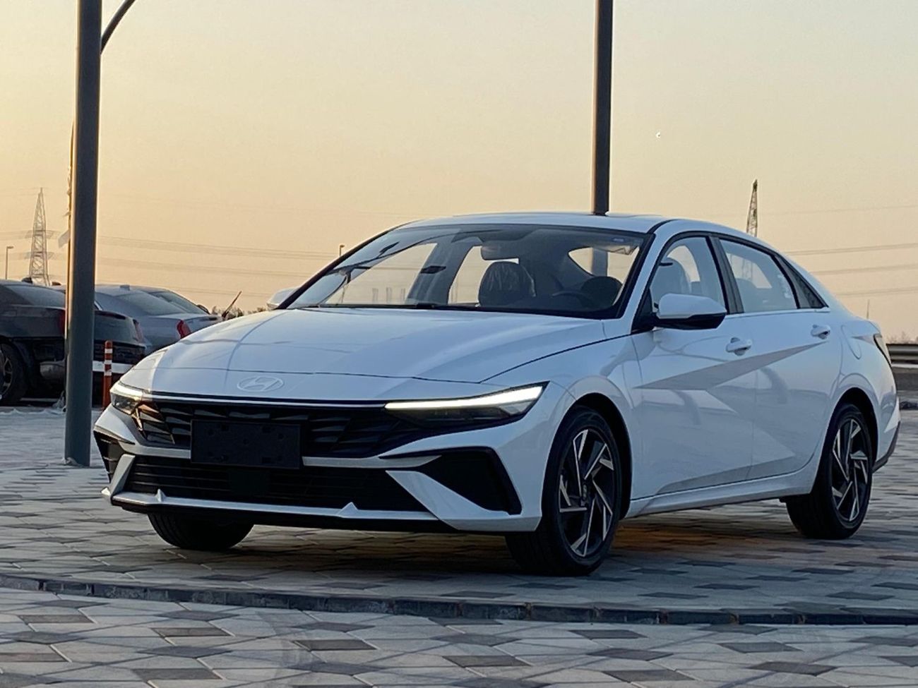 هيونداي إلانترا هيونداي النترا CN 7 LUXURY موديل: 2024 الممشي : 0  السعر : 77.000 درهم  مواصفات خليجية  فل اوبشن  4