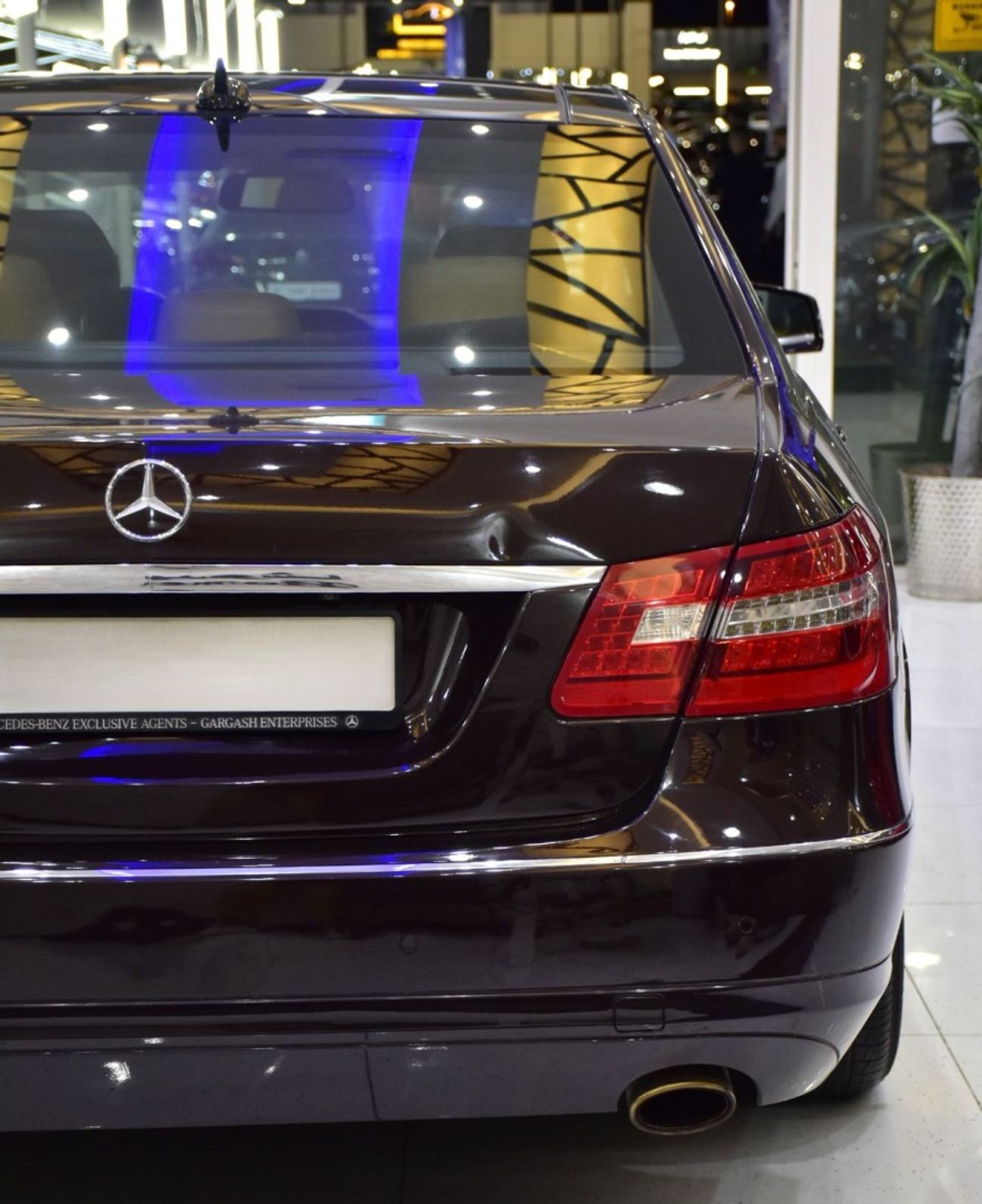 مرسيدس بنز E300 Mercedes Benz E300 ( 2011 Model ) in Burgundy Color GCC Specs