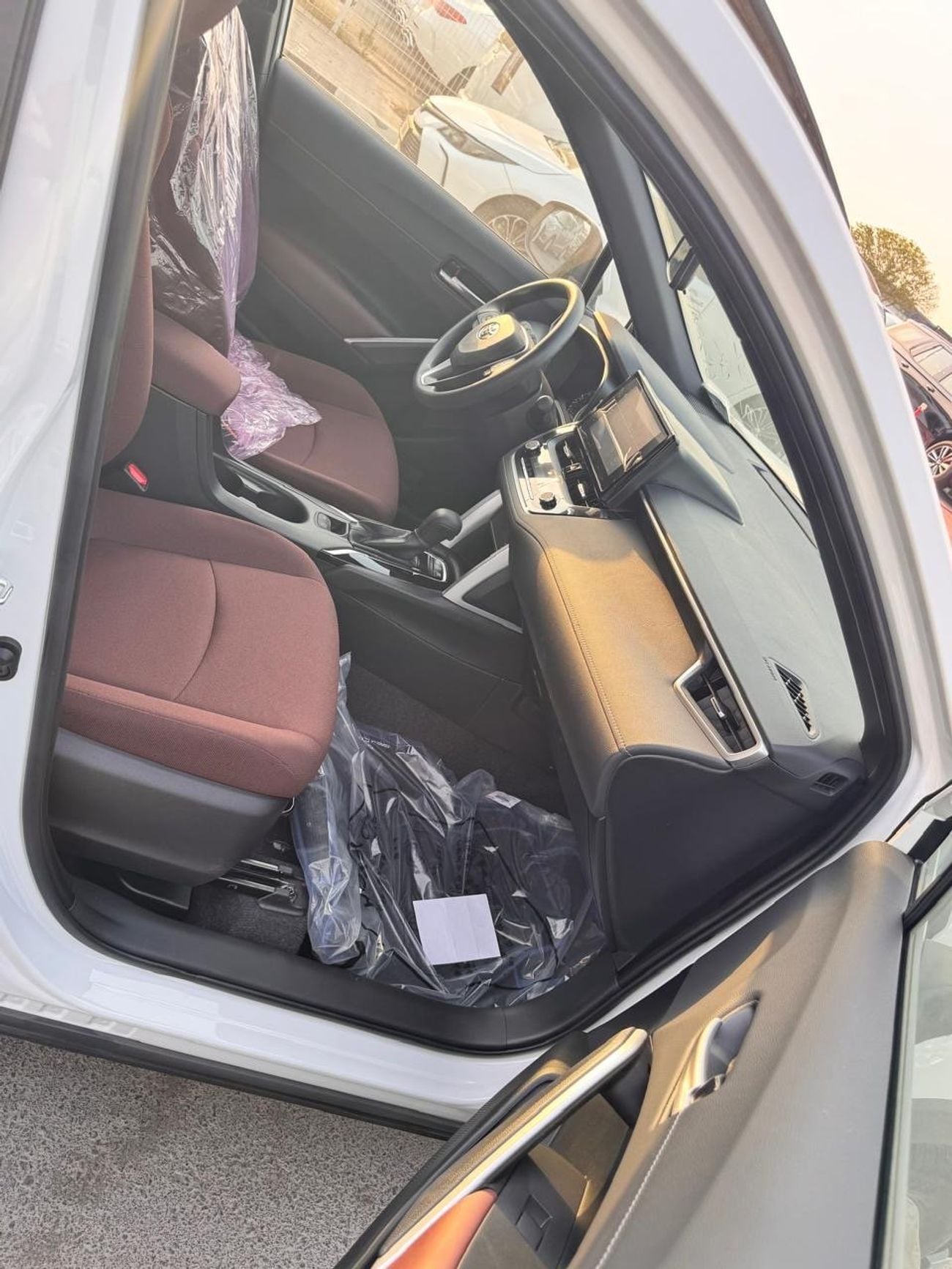 تويوتا كورولا كروس LTD HEV Corolla cross  1.8 L hybrid  2025 YM Sunroof  Medium option  GCC spec
